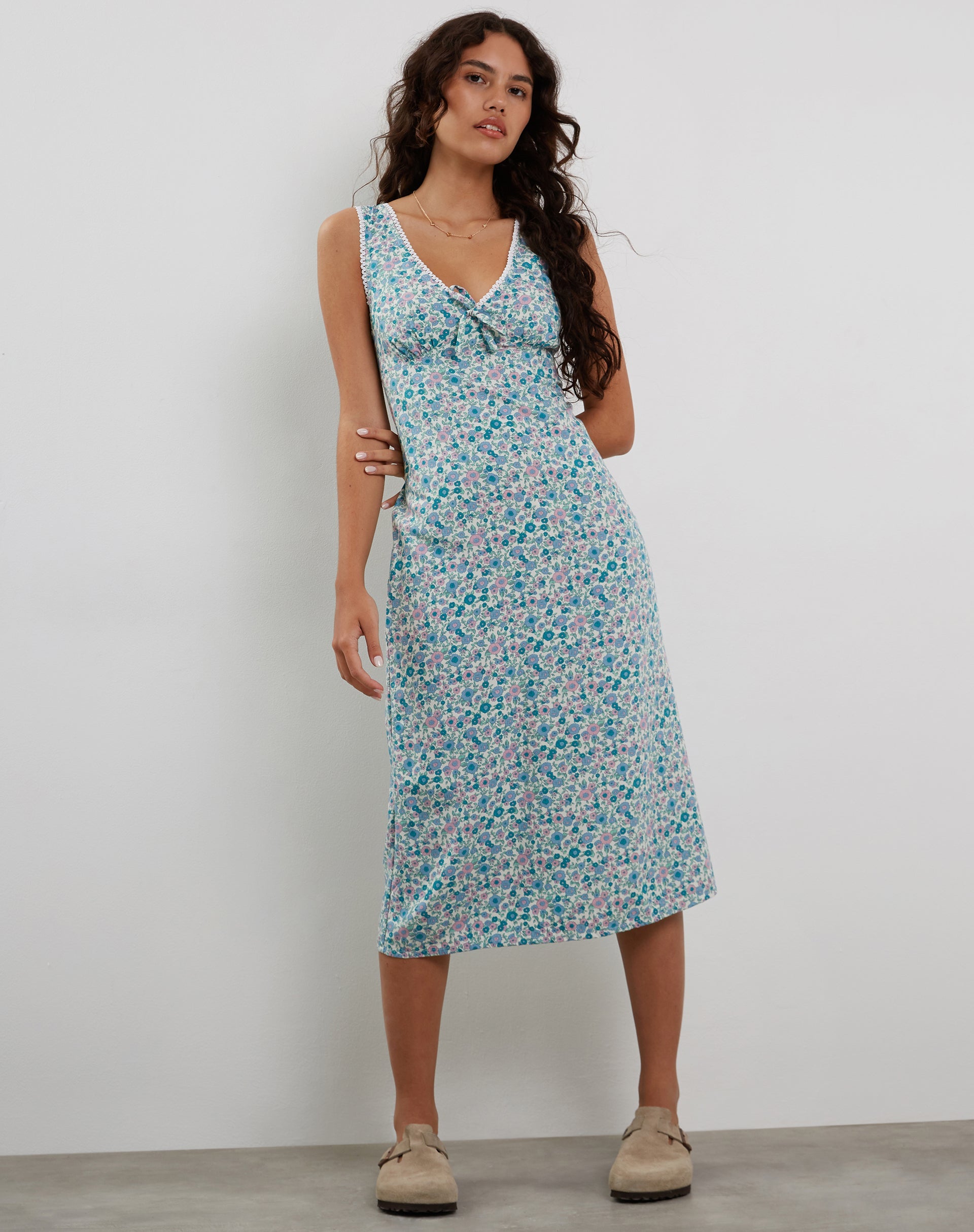 Afbeelding van Lavisha Midi Dress in Flower Power Blauw