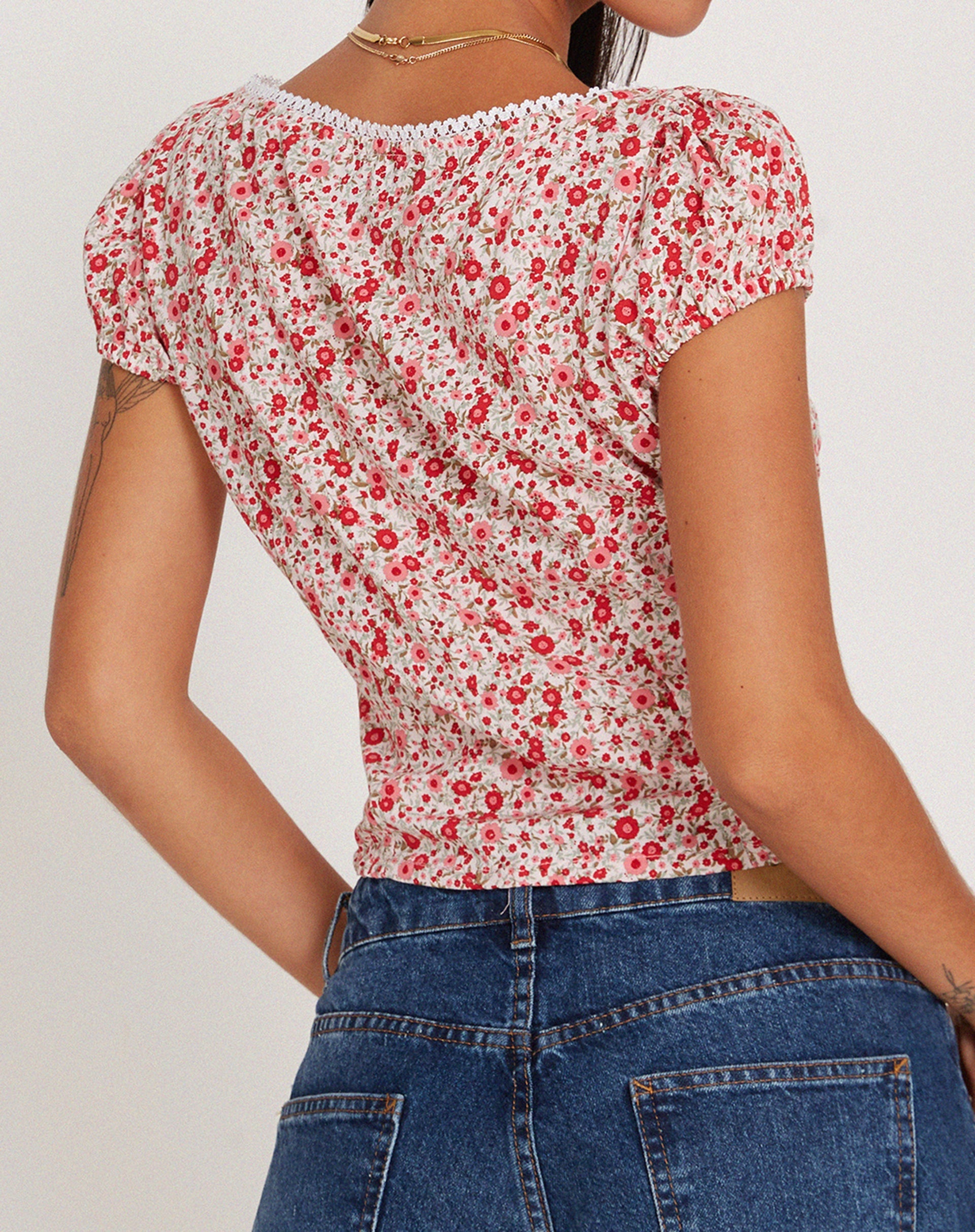 Afbeelding van Laz Top in Blush Red Ditsy Floral