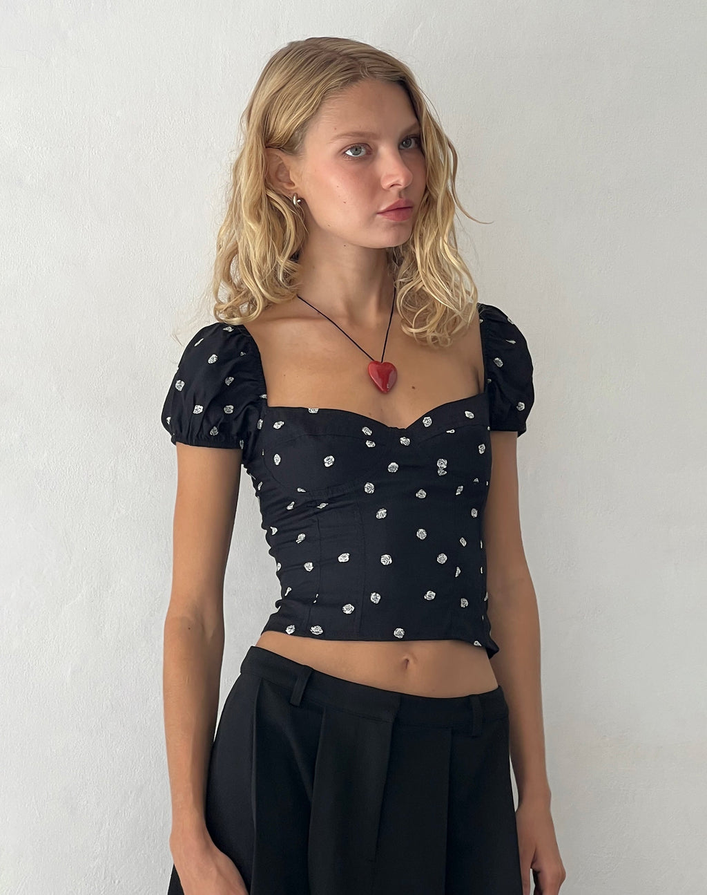 Leify Sweetheart Top in Ditsy Rose Zwart