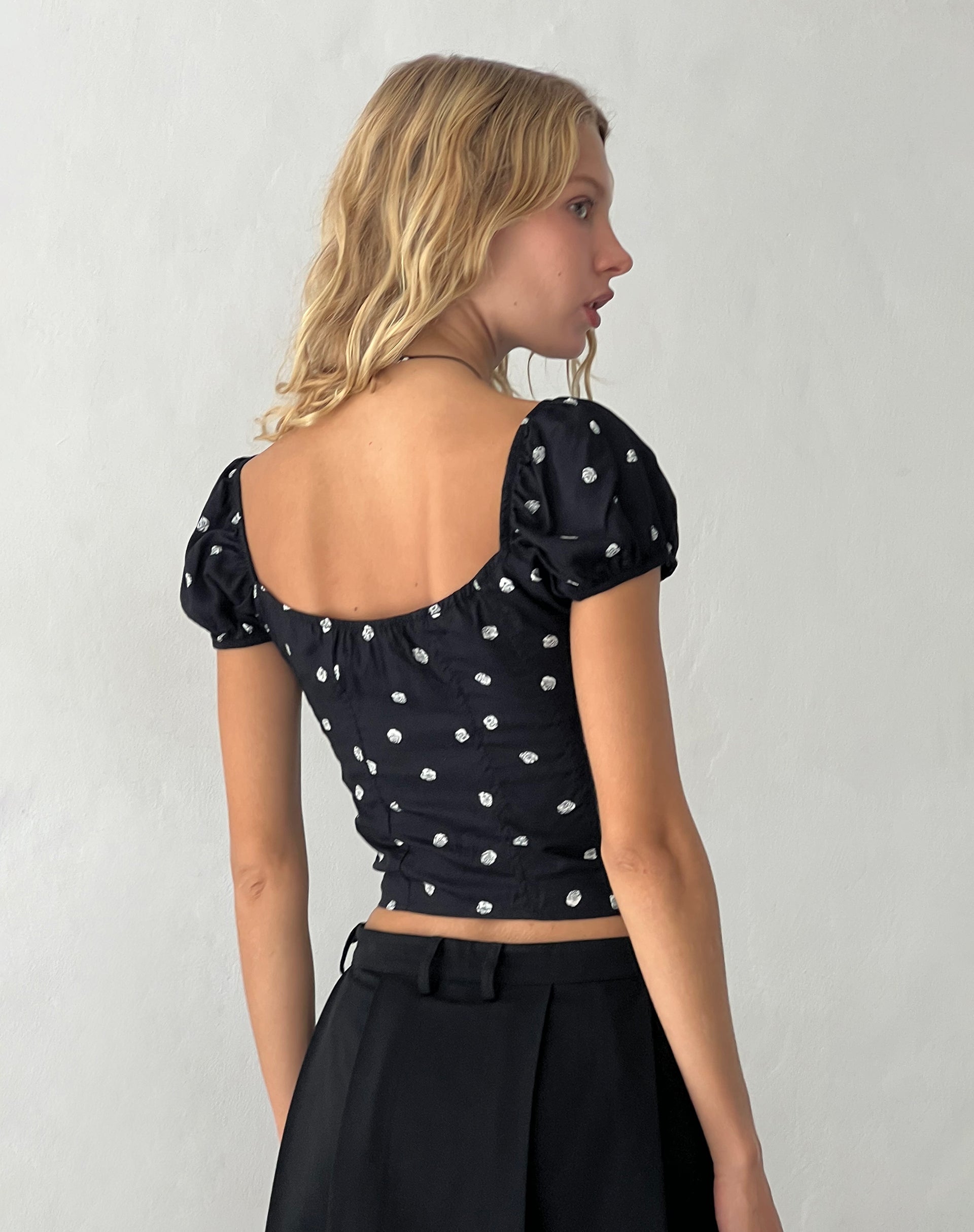 Afbeelding van Leify Sweetheart Top in Ditsy Rose Zwart