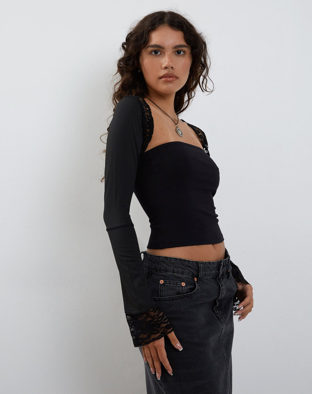 Lenny Kanten Shrug Top in Slinky Zwart met Zwart Kanten Randje