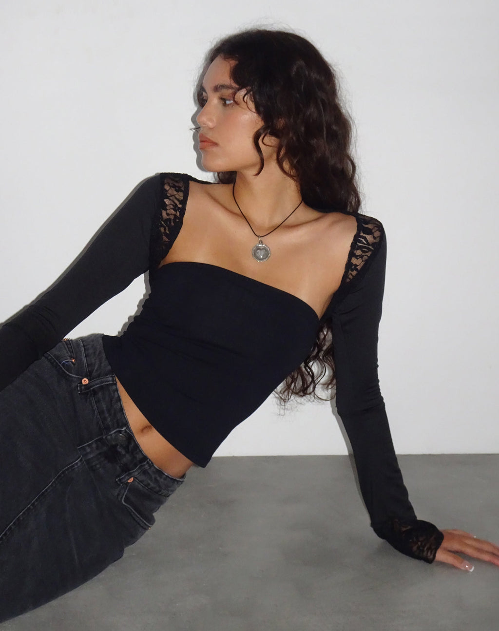Lenny Kanten Shrug Top in Slinky Zwart met Zwart Kanten Randje
