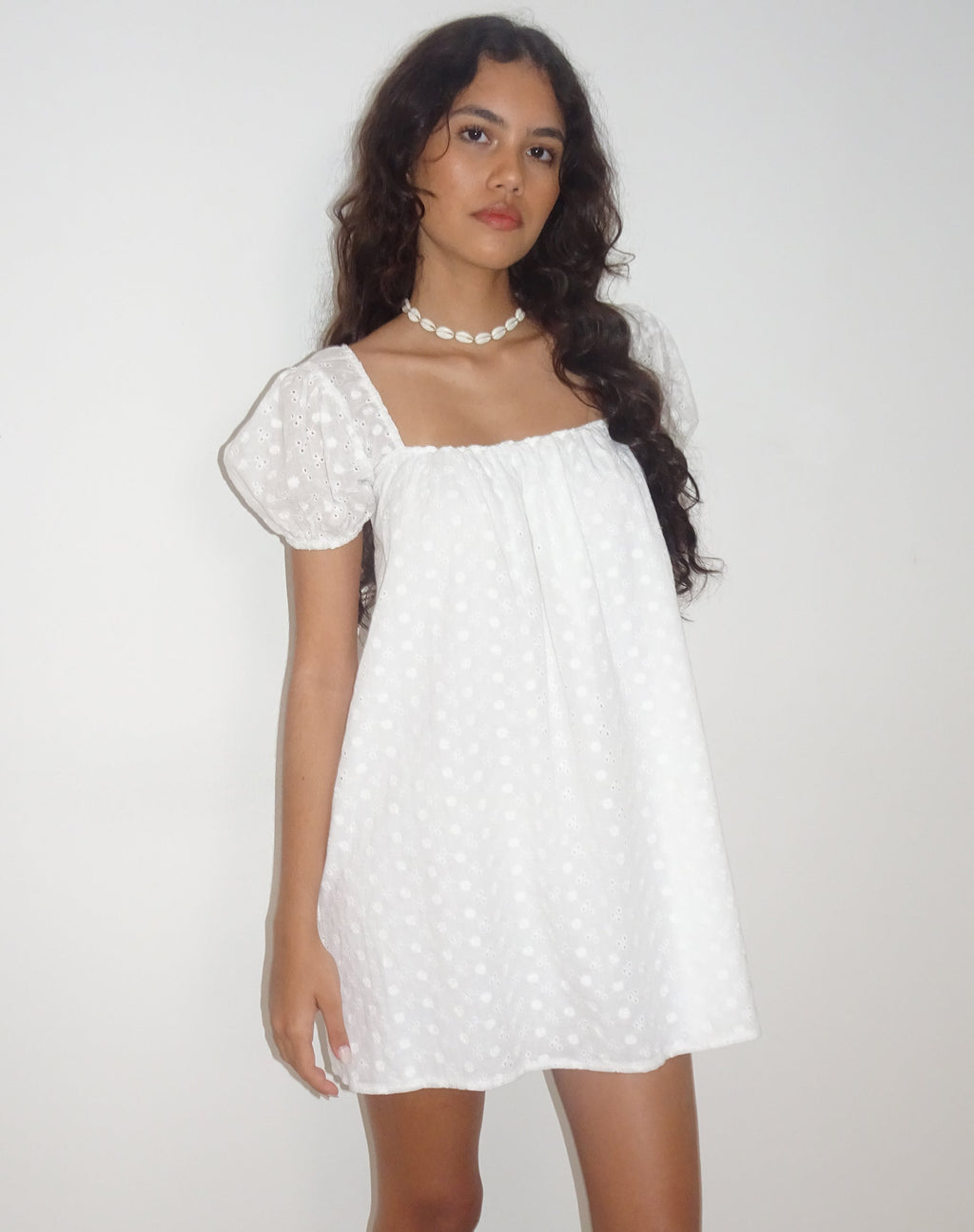 Leyona Broderie Mini Jurk in Wit