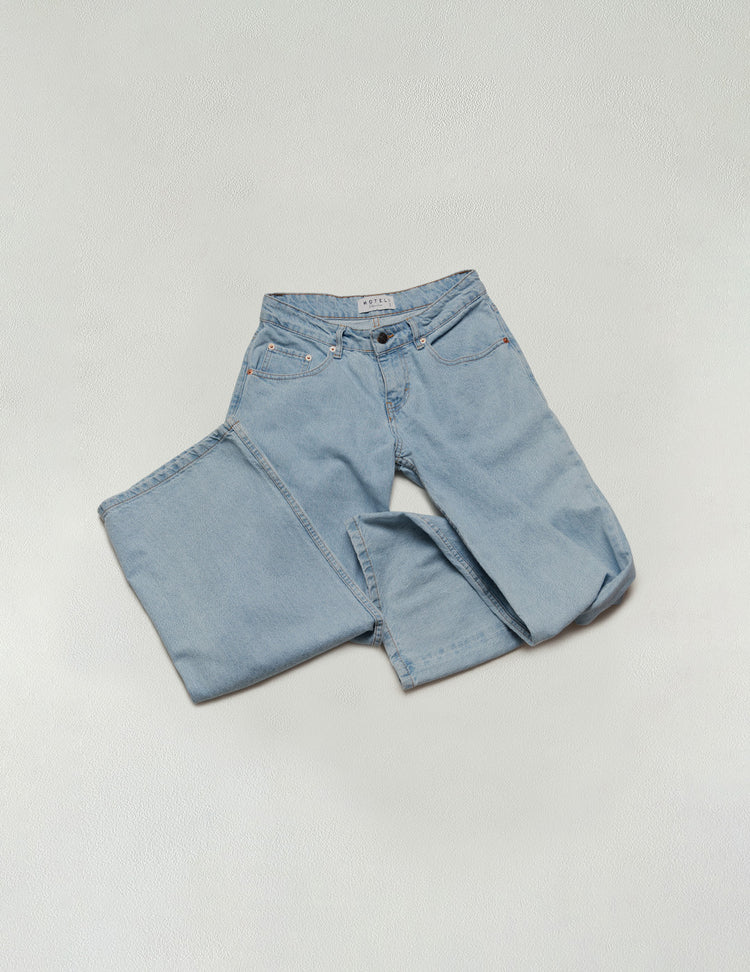 Lichtgewassen denim