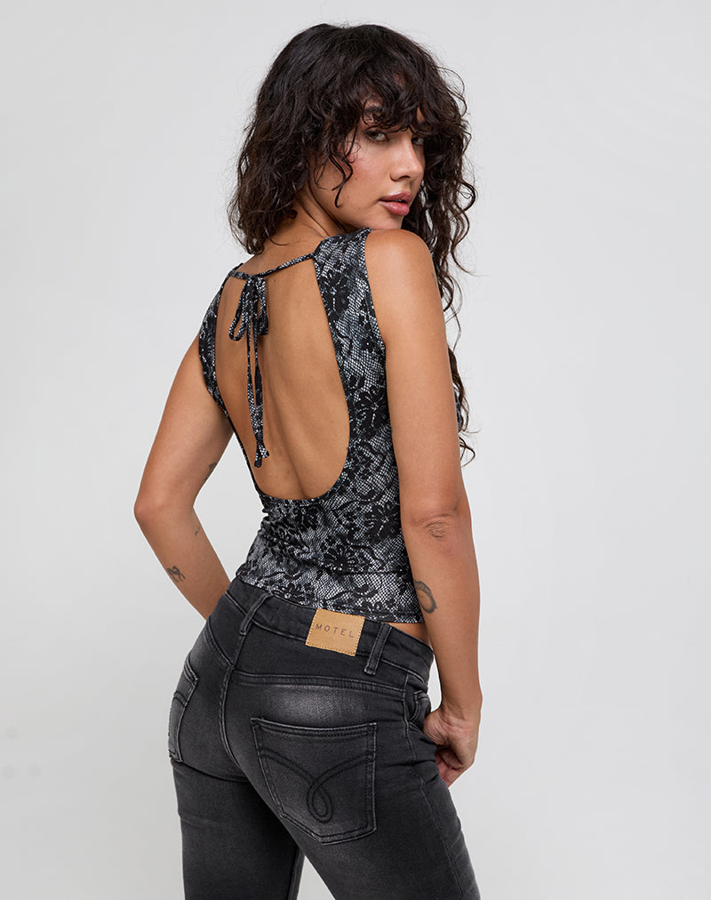 Afbeelding van Lizette Koehals Top in Midnight Floral Grijs