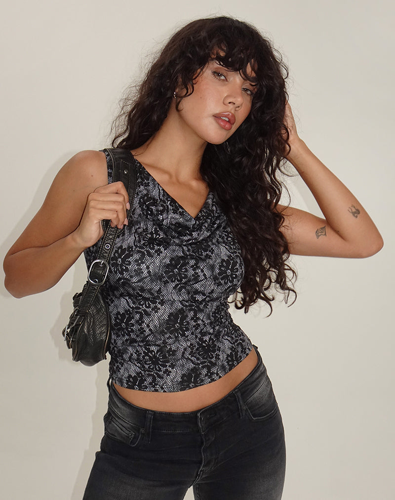 Afbeelding van Lizette Koehals Top in Midnight Floral Grijs