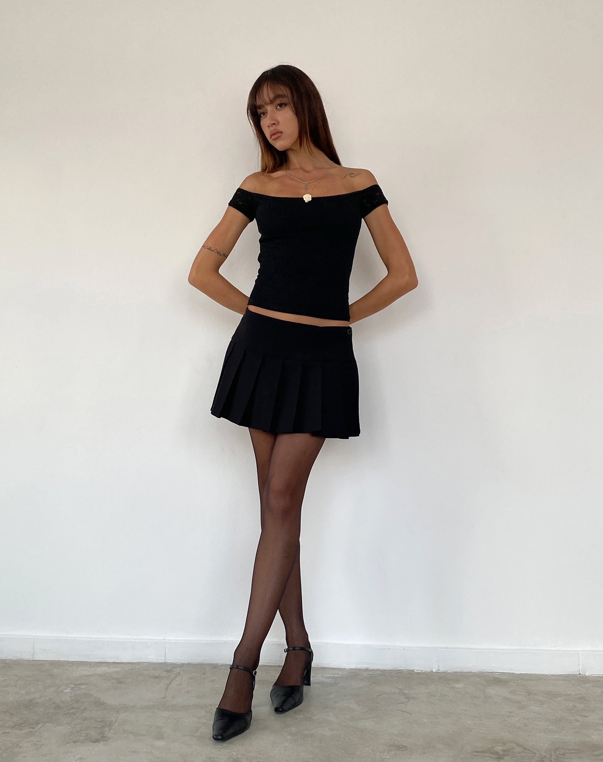 Lonnie Bardot Top in Rooskant Zwart