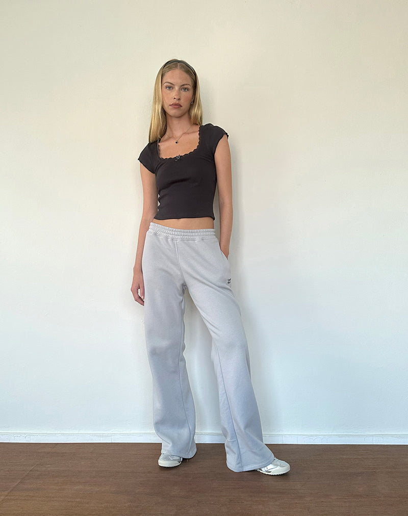 Afbeelding van Losse Jogger in Lunar Rock met Ocean Storm strikborduursel