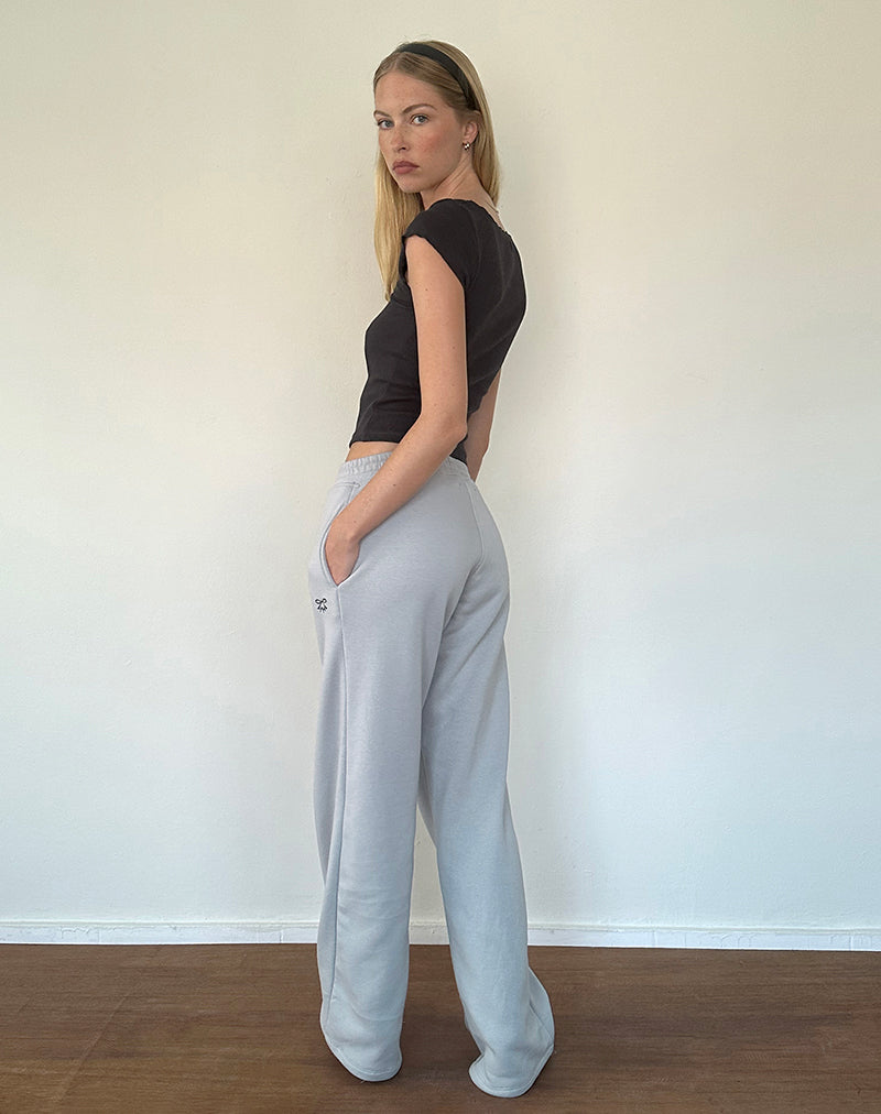 Afbeelding van Losse Jogger in Lunar Rock met Ocean Storm strikborduursel