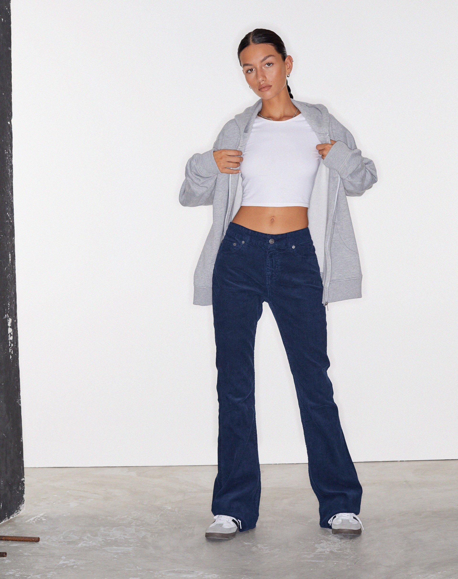 Afbeelding van Low Rise Bootleg Jeans in Cord Navy