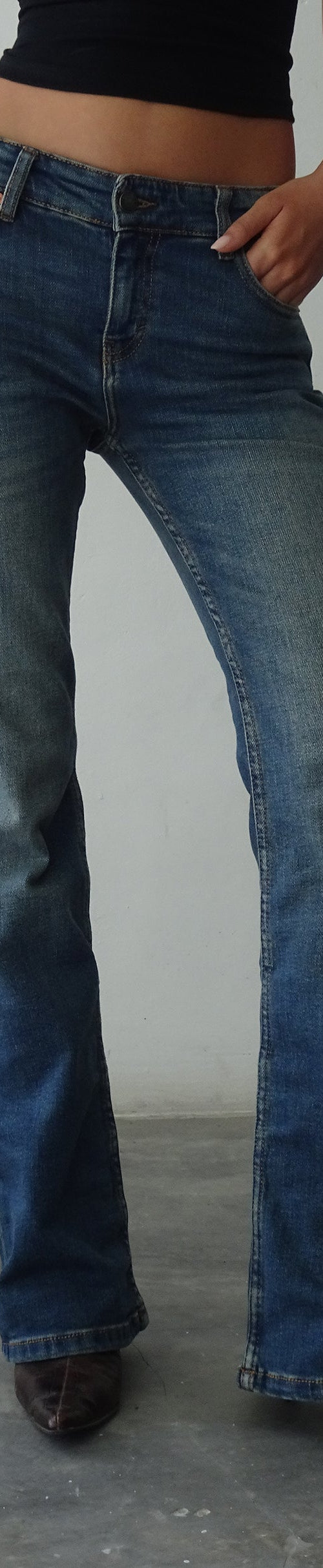 Afbeelding van Low Rise Bootleg Jeans in Mid Vintage Blue