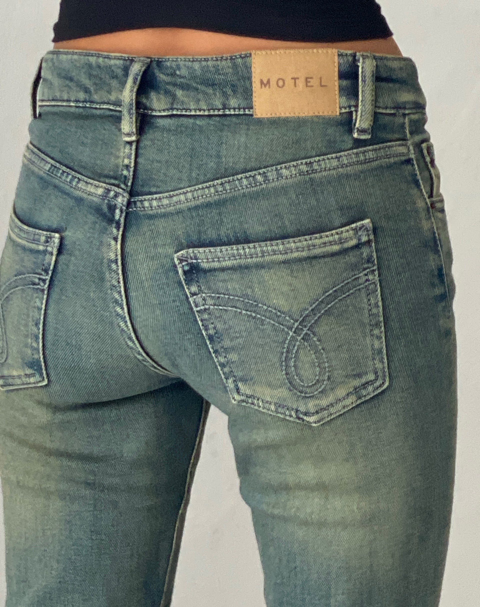 Afbeelding van Low Rise Flared Jeans in Green Wash