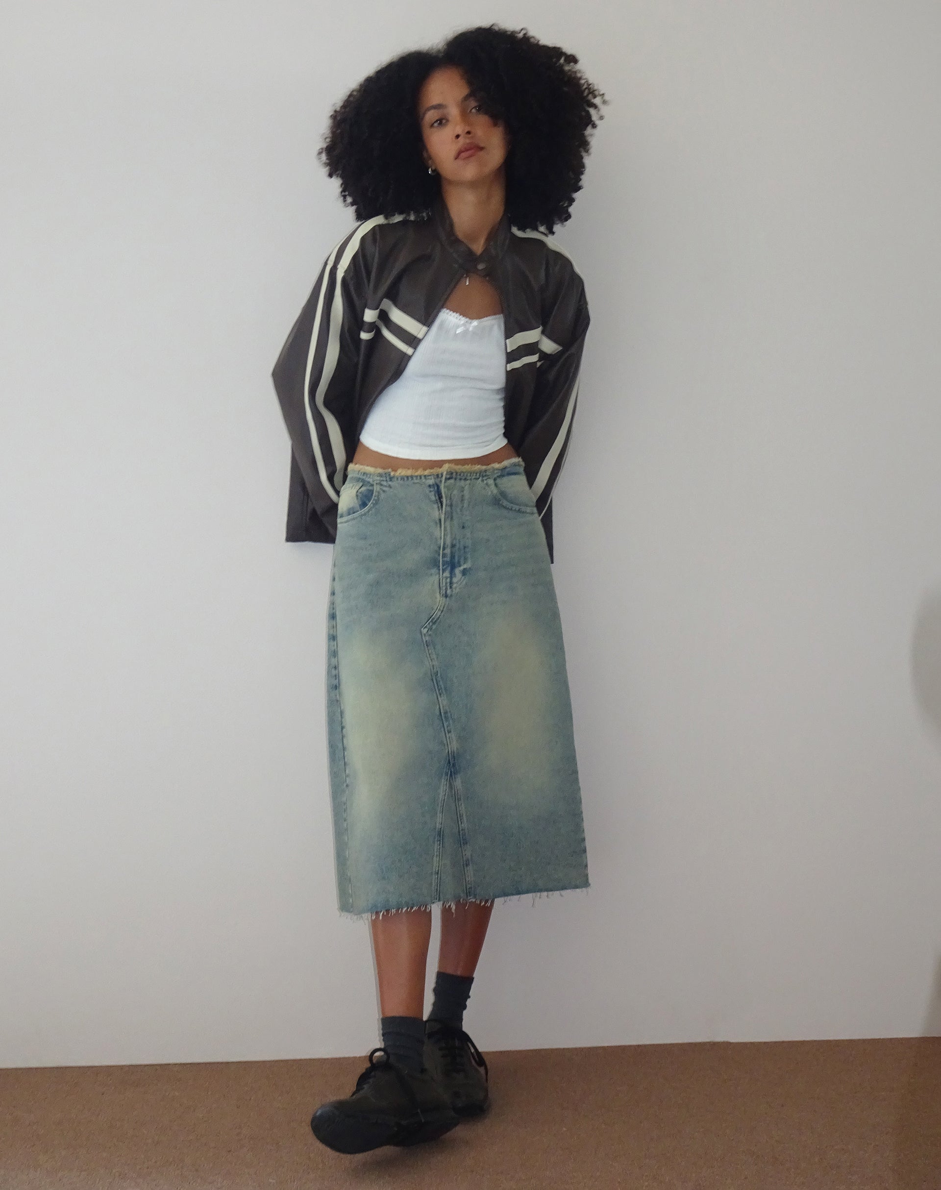 Afbeelding van Denim midirok met lage taille in lichtblauw zand