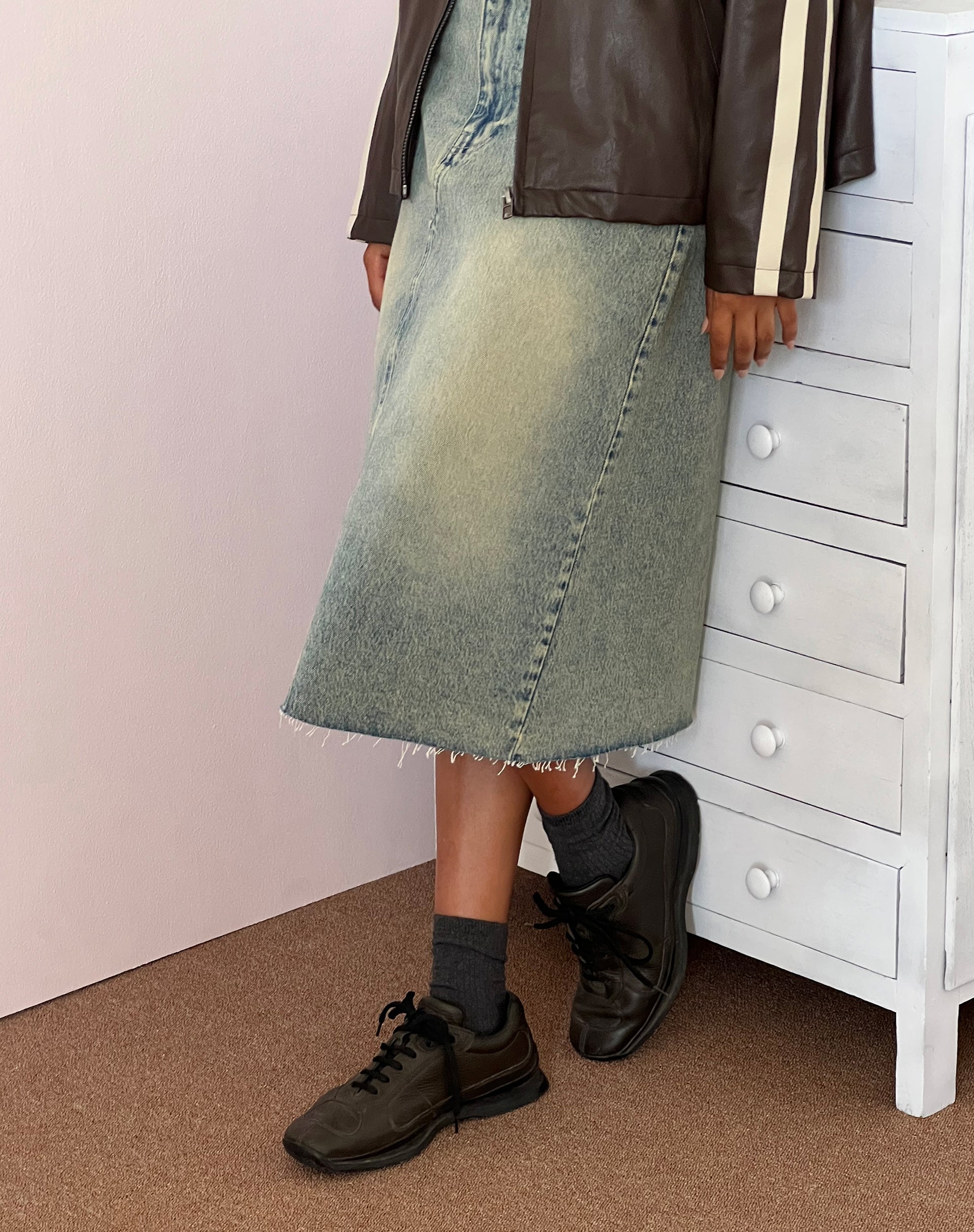 Afbeelding van Denim midirok met lage taille in lichtblauw zand