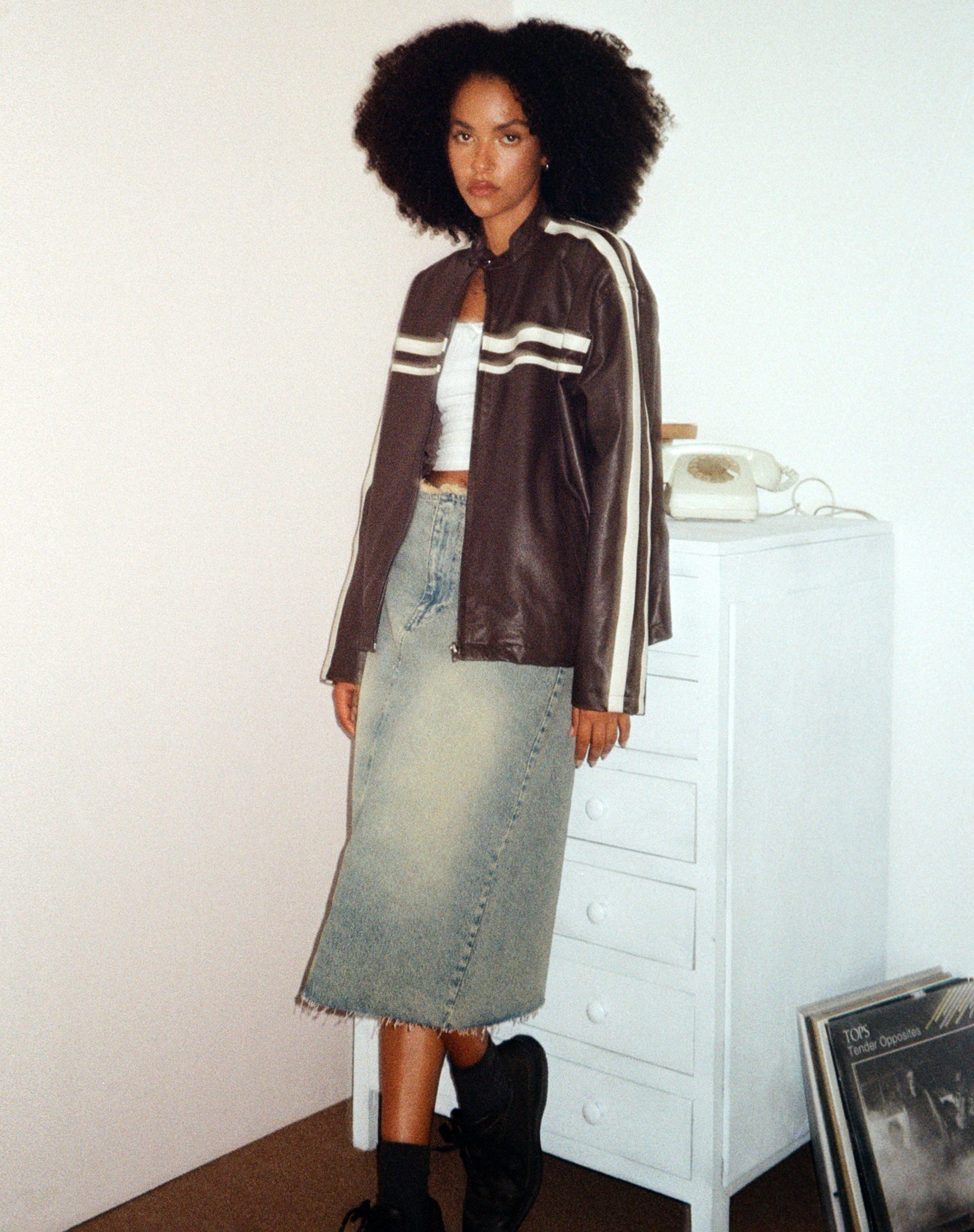 Afbeelding van Denim midirok met lage taille in lichtblauw zand