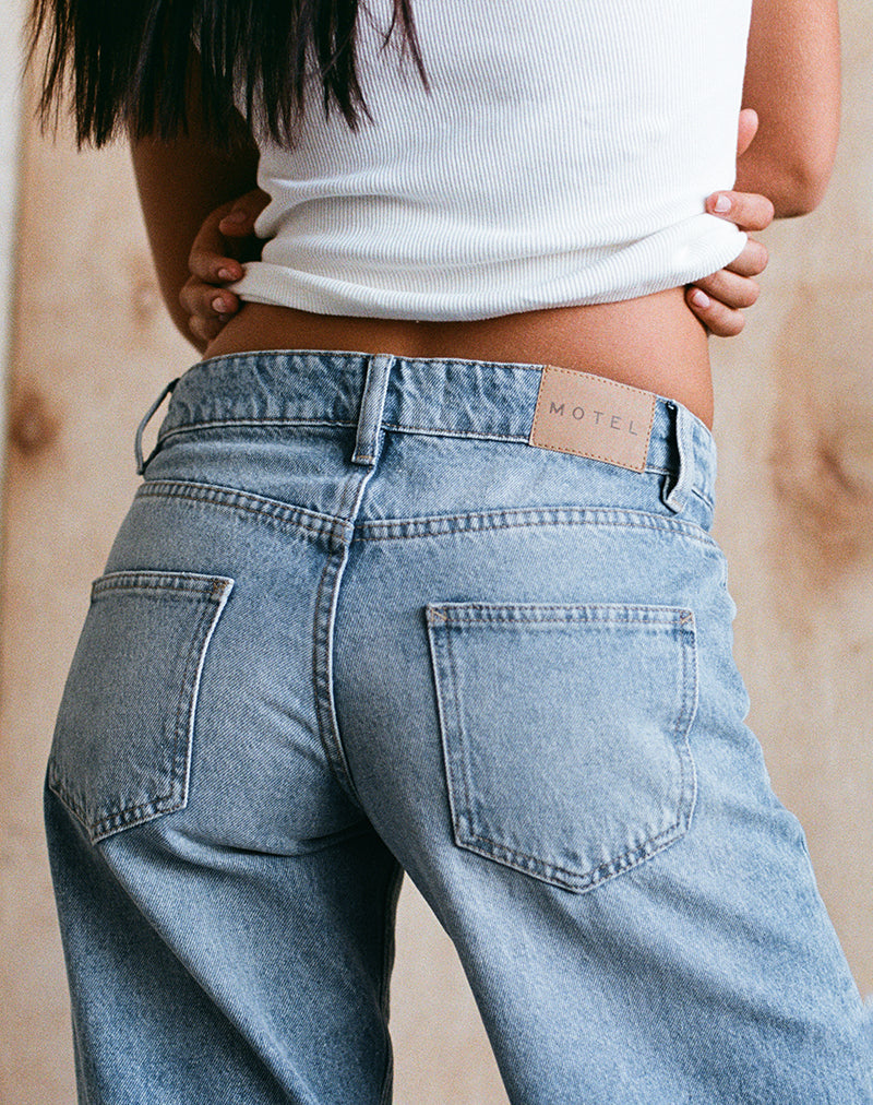 Low Rise Parallel Jeans In Helder Blauw Gebruikt