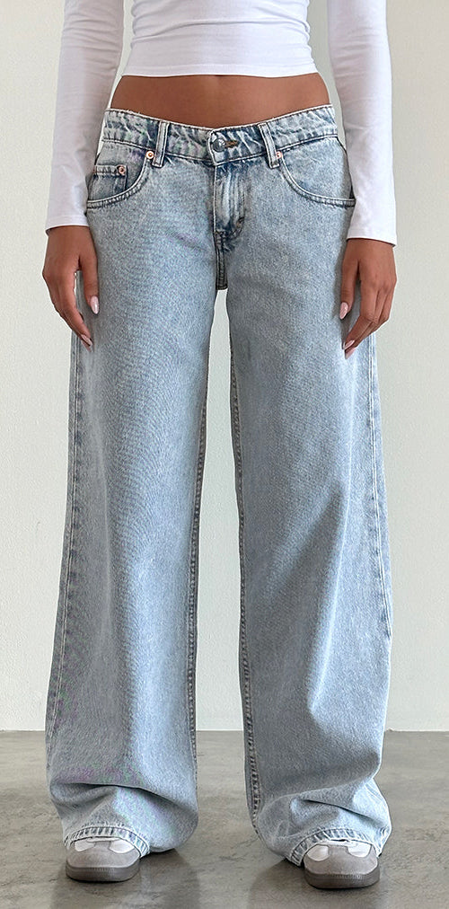 Afbeelding van Low Rise Roomy Jeans in 80's Light Wash Blue