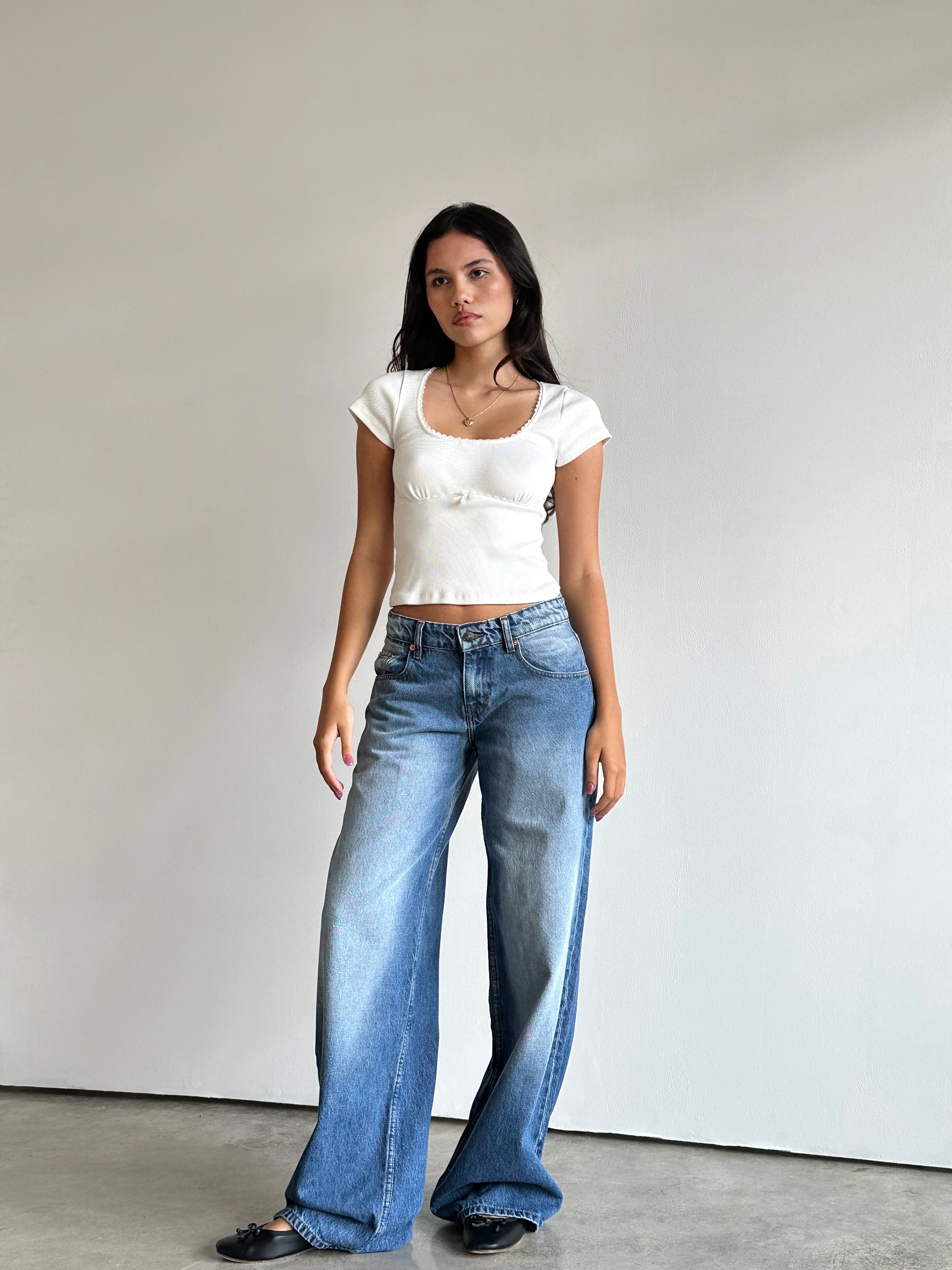 Afbeelding van Roomy Extra Wide Low Rise Jeans in Marine Blue Wash