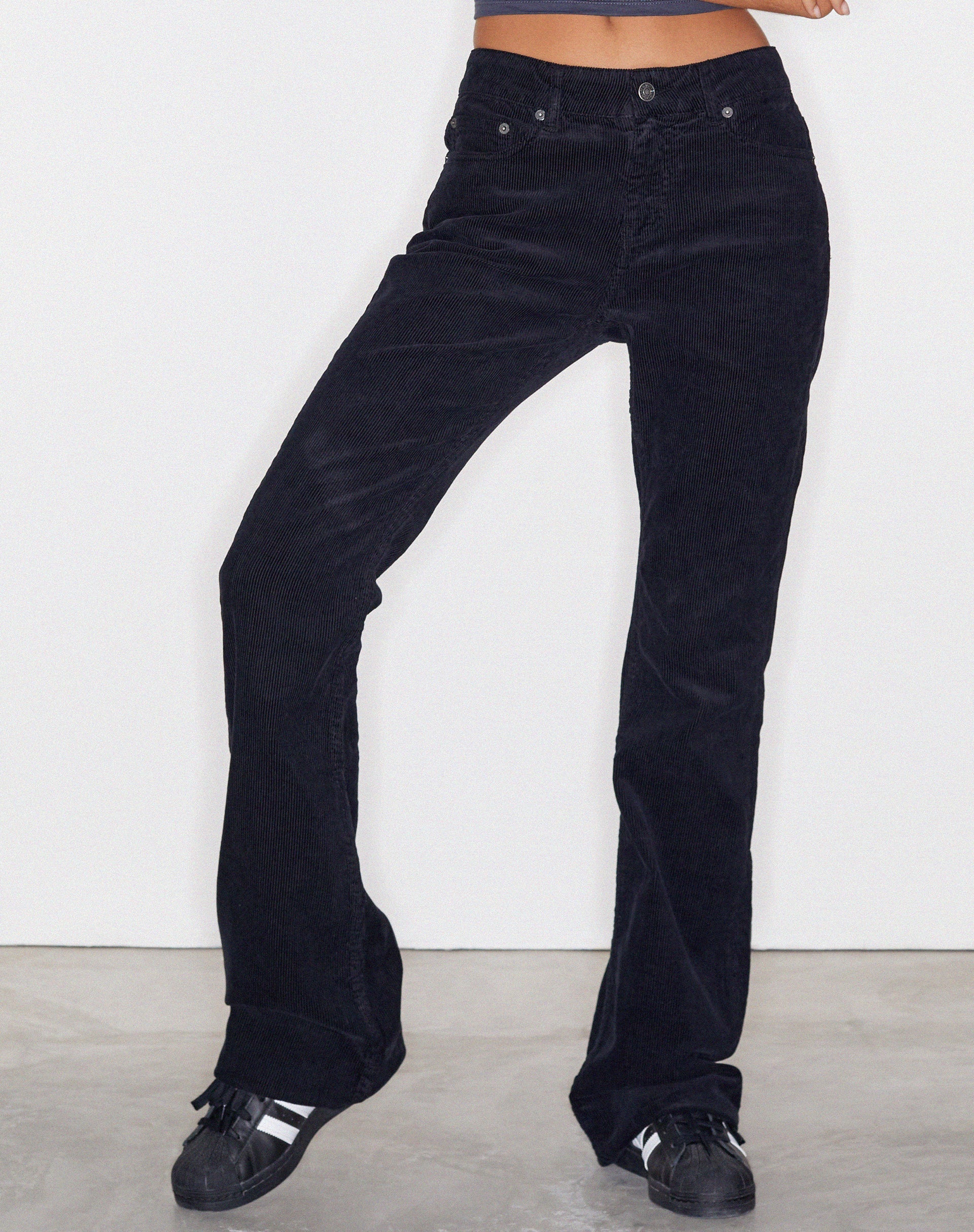 Afbeelding van Low Rise Bootleg Jeans in Koord Zwart