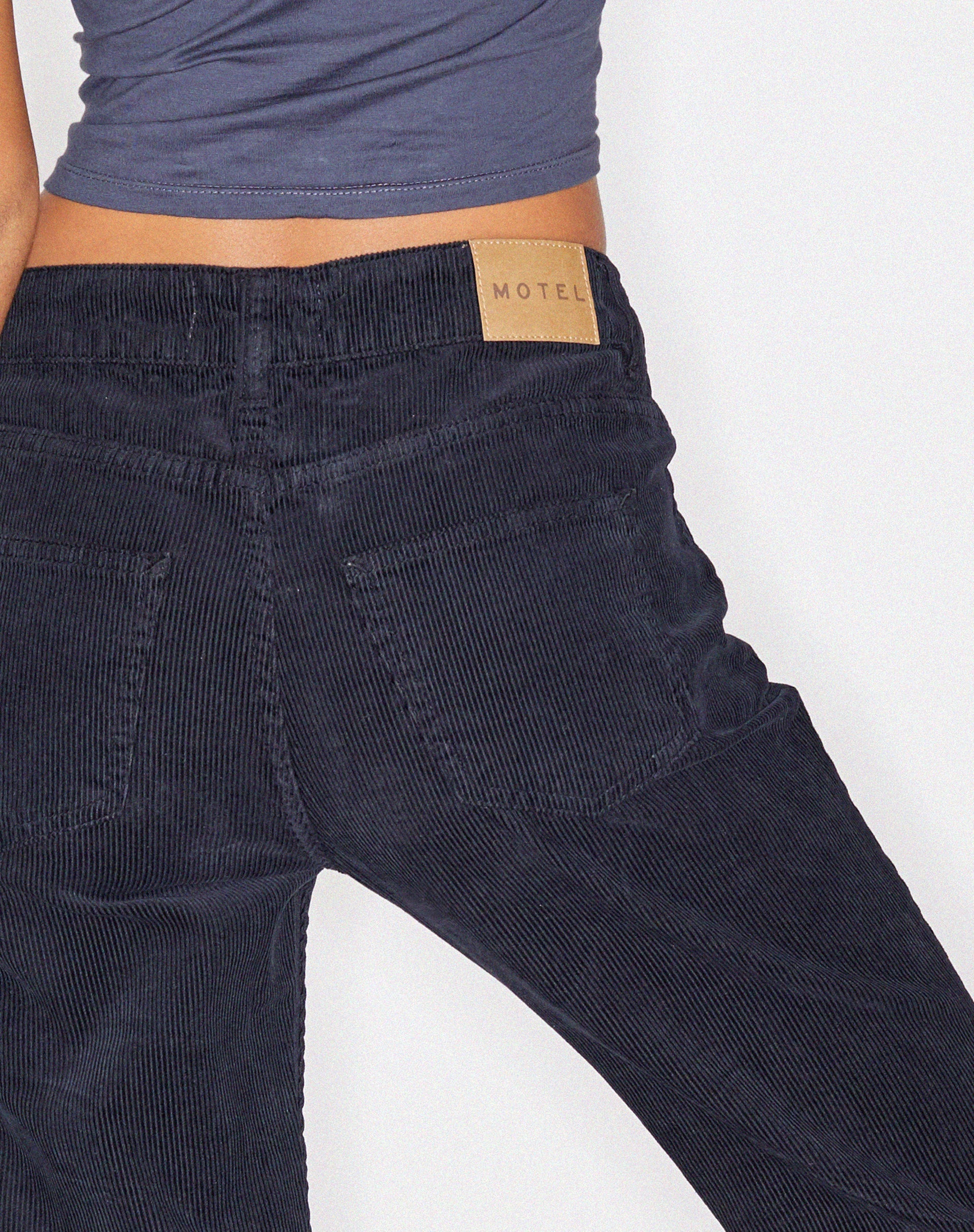 Afbeelding van Low Rise Bootleg Jeans in Koord Zwart