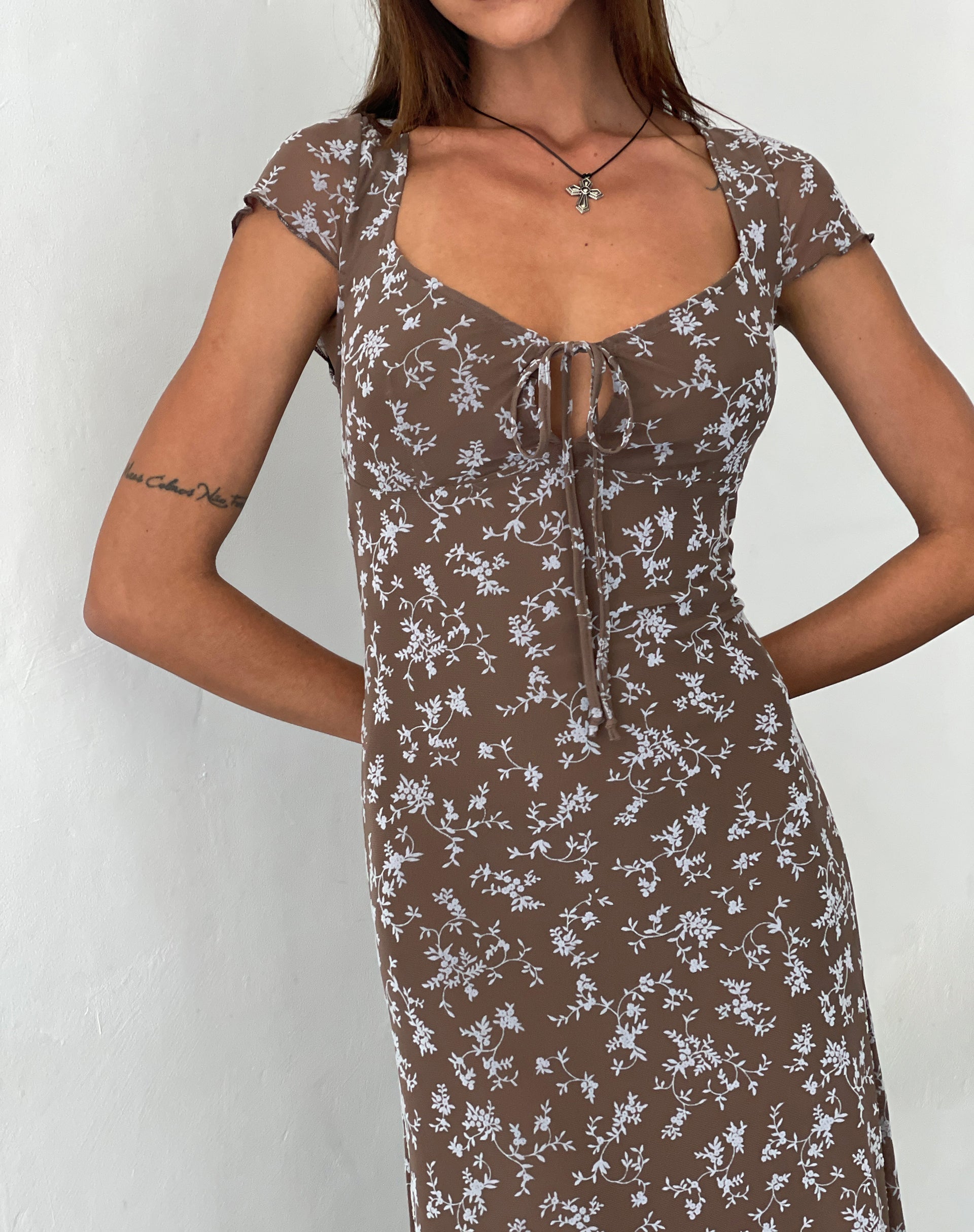 Afbeelding van Lunama Midi Dress in Botanist Flock Dark Taupe