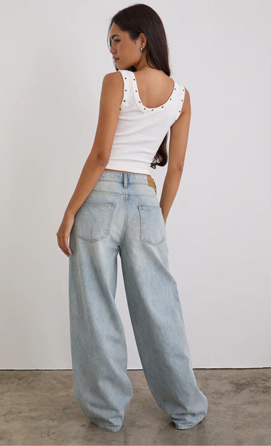 Laag Uitgesneden Ruim