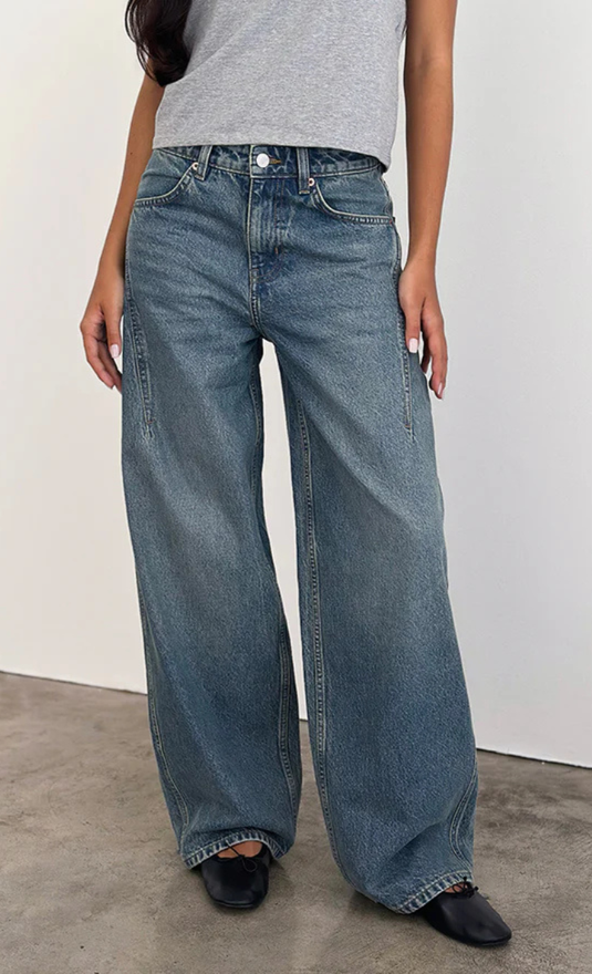 Laag Uitgesneden Ruim