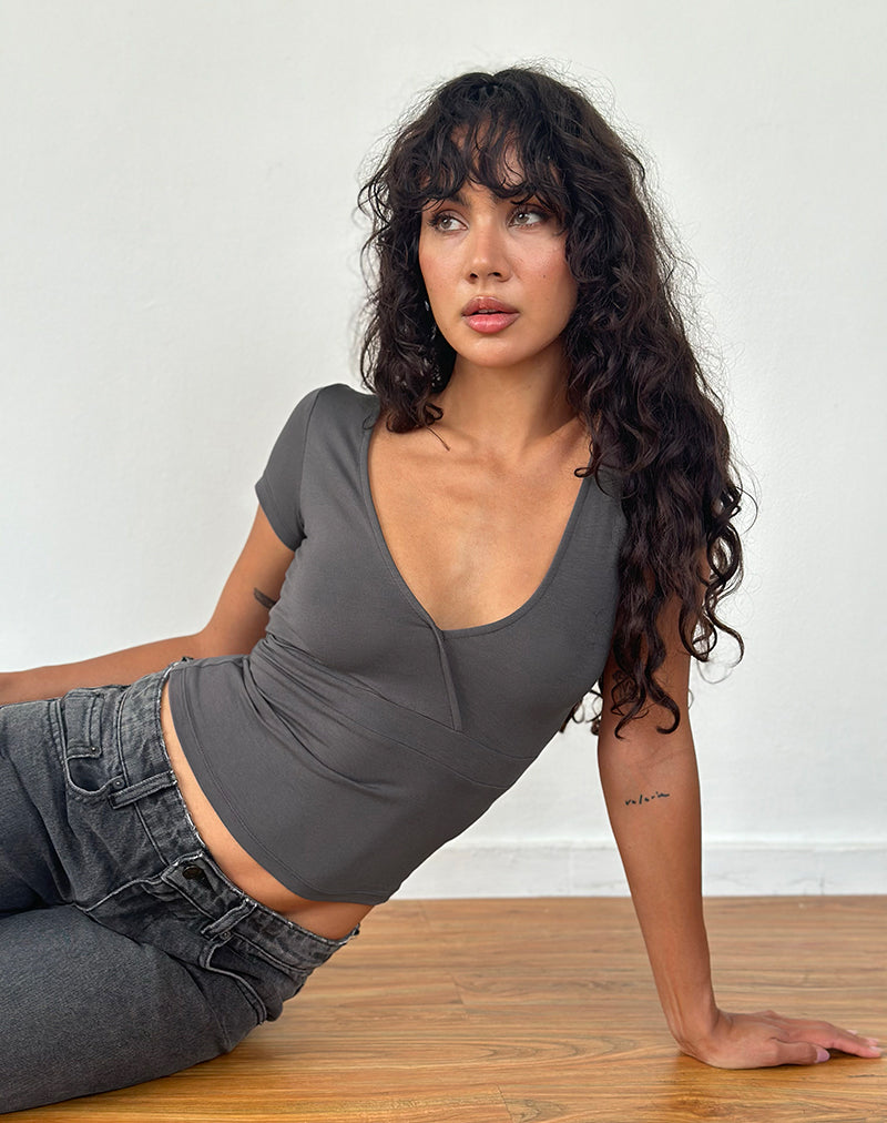 Afbeelding van Machiko Plunge Wrap Top in Charcoal Grey