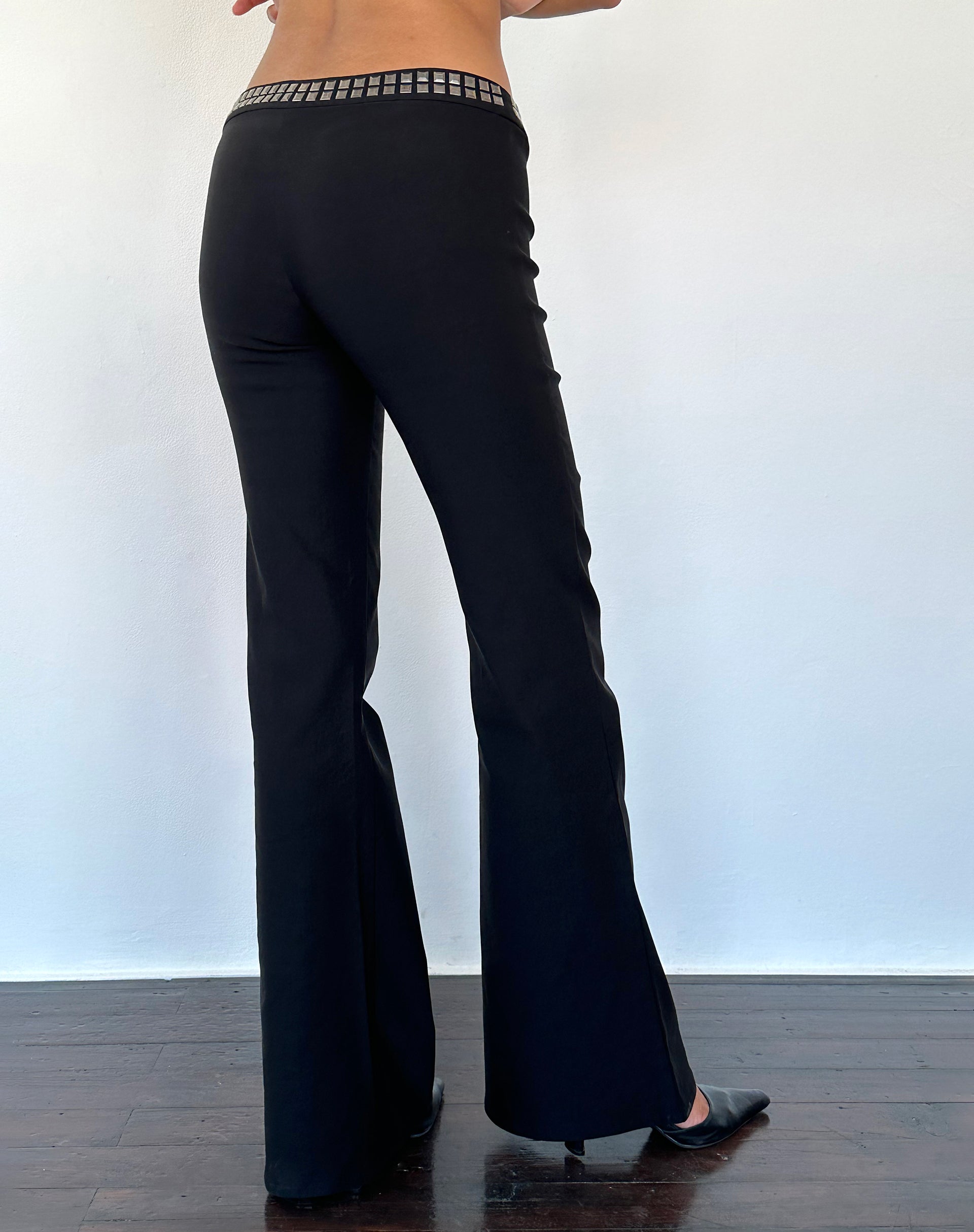 Afbeelding van Macias Uitlopende broek met studs in zwart Tailoring