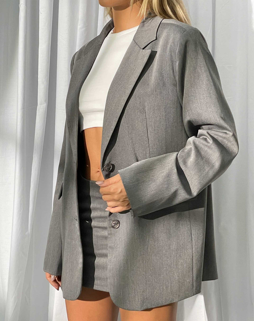 MOTEL X JACQUIE Maiwa Blazer in Getailleerd Houtskool