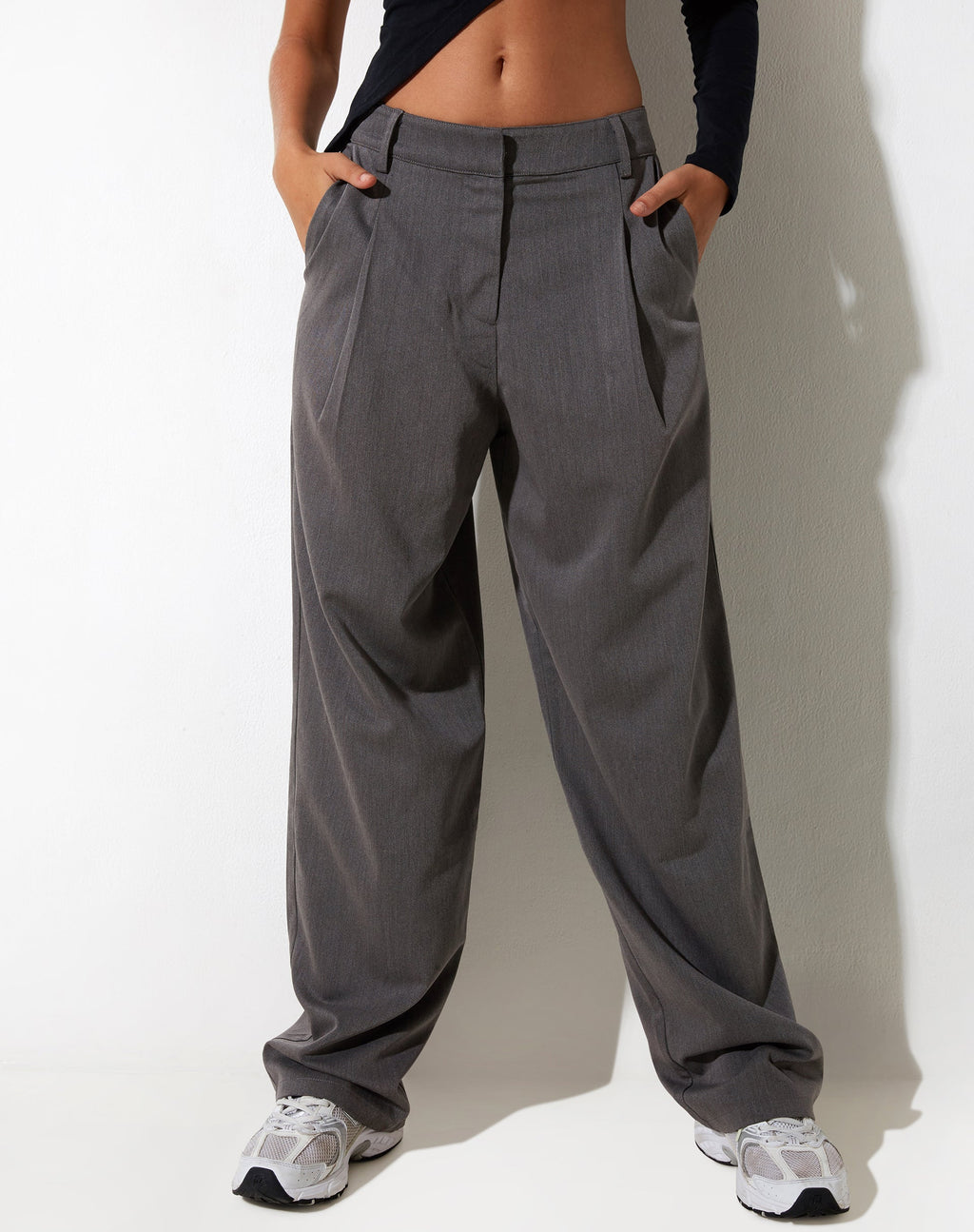 Sakaria Broek met Wijde Pijpen in Getailleerd Charcoal