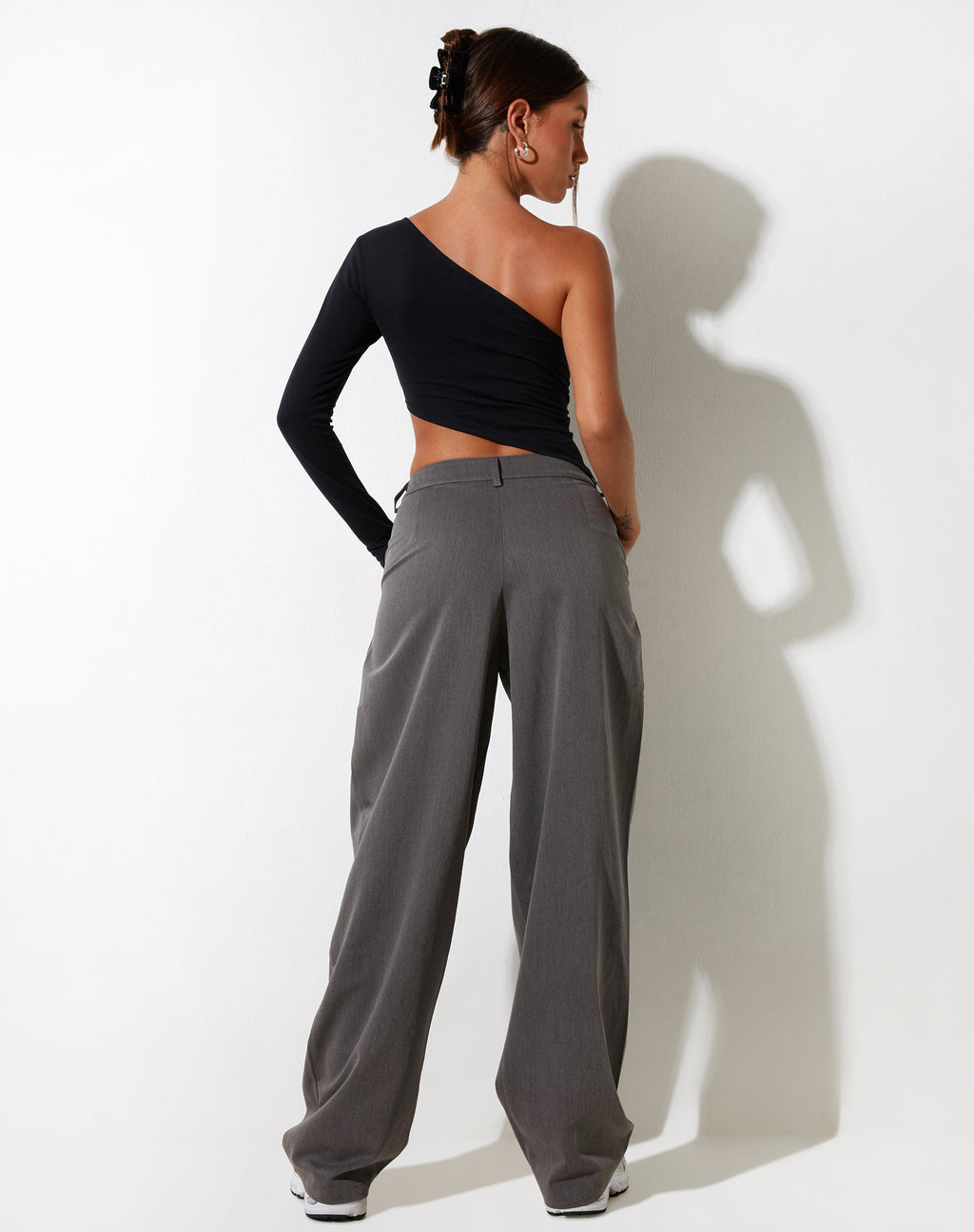 Sakaria Broek met Wijde Pijpen in Getailleerd Charcoal