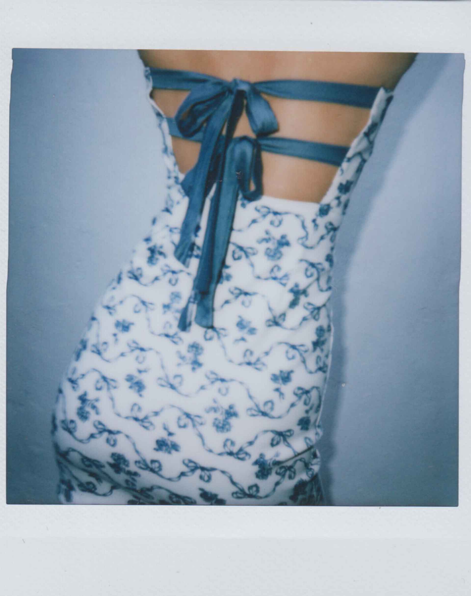 Afbeelding van Majken Mini Stropdasjurk met Blauw Wit Lintprint