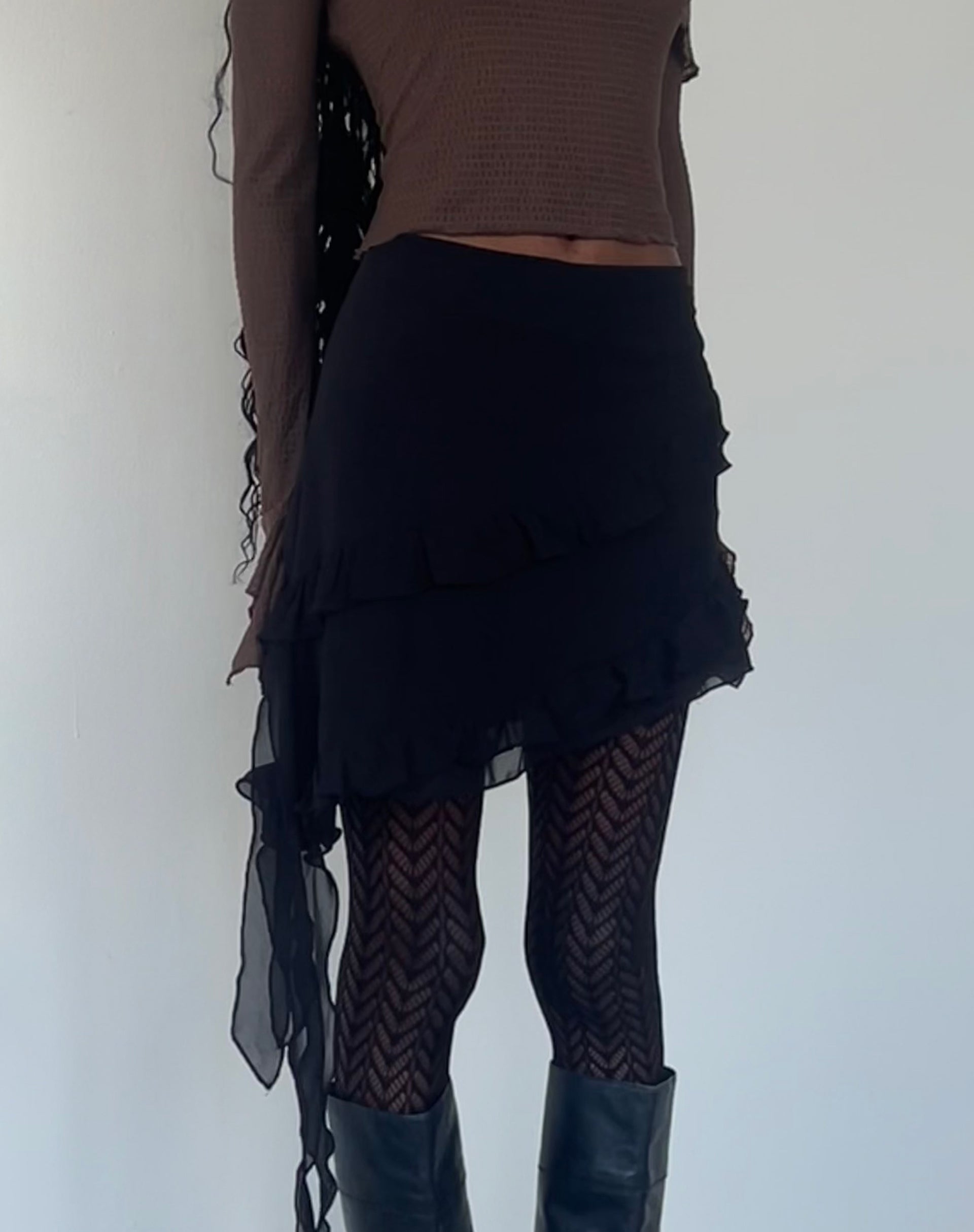 Afbeelding van Malinna minirok met ruches in zwart chiffon