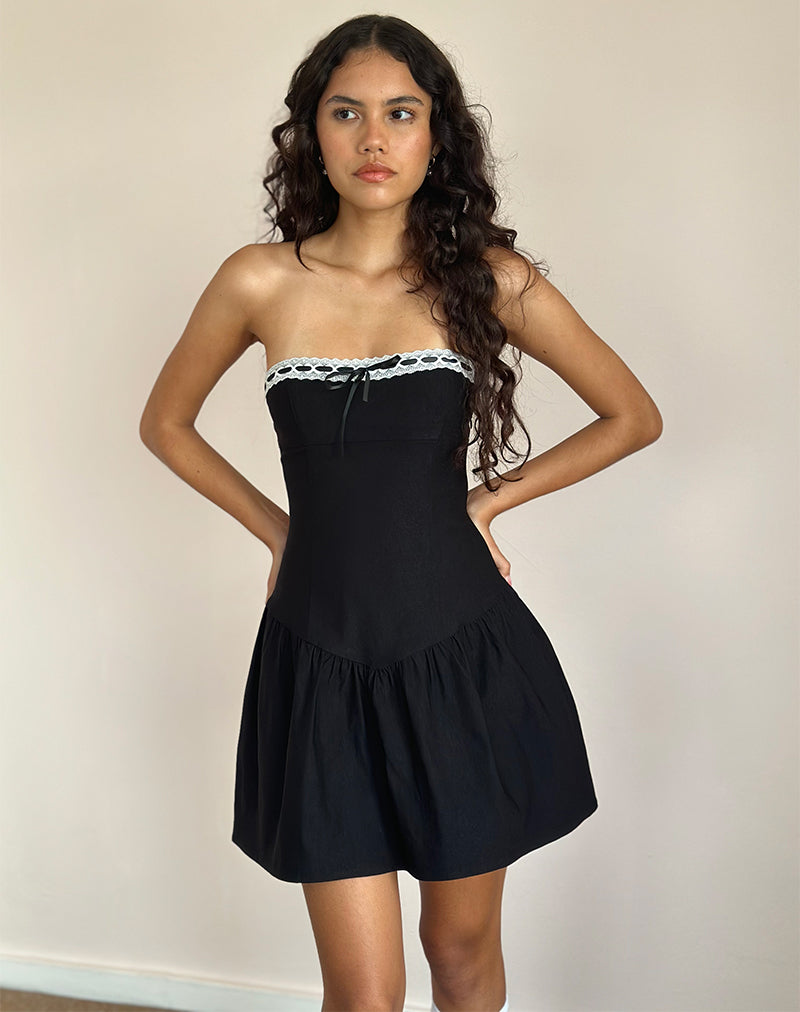 Afbeelding van Manisha Mini jurk in zwart met witte rand