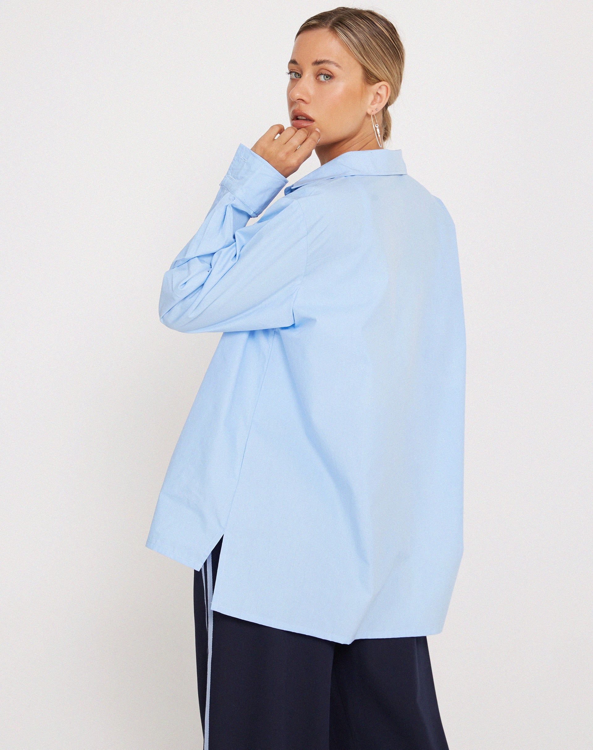 Afbeelding van Mavis Button Up Shirt in Popeline Hemelsblauw