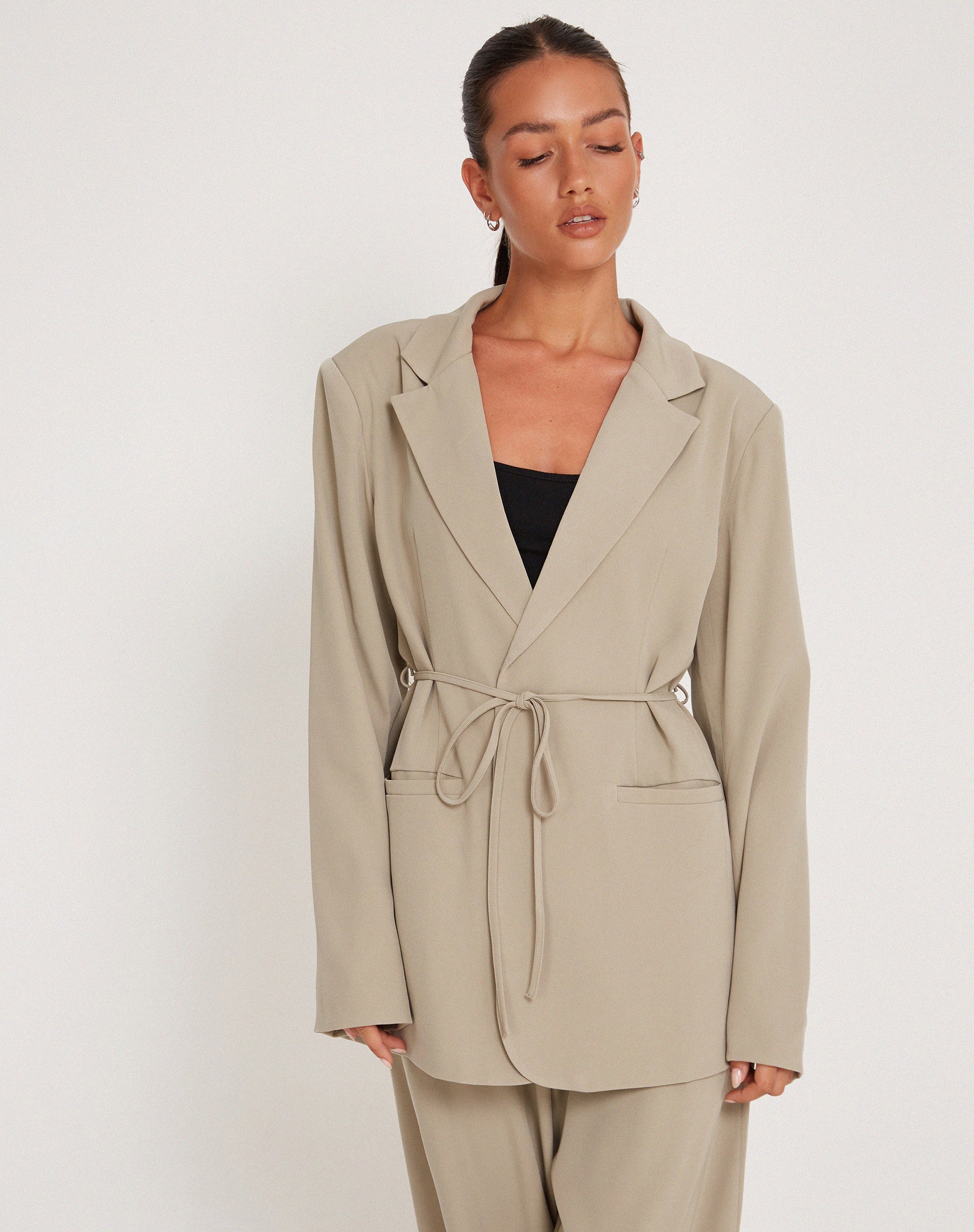 Sabria Broek in Getailleerd Taupe