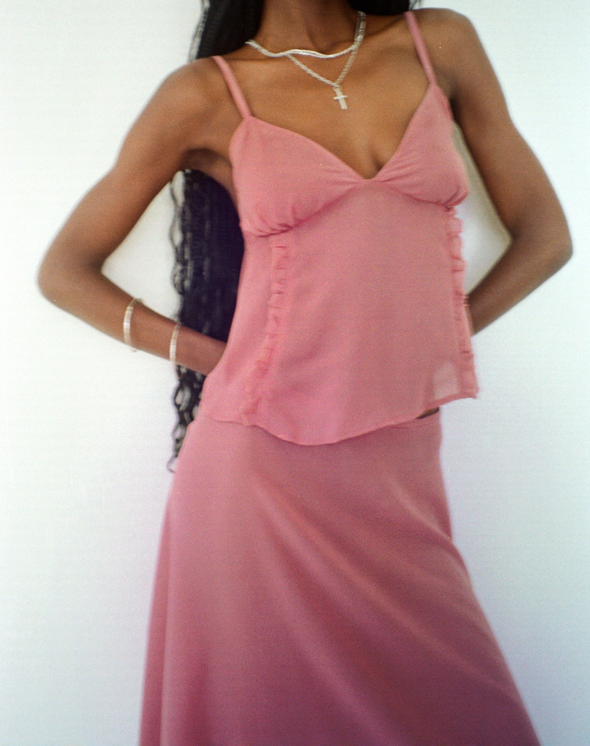 Afbeelding van Melly Chiffon Cami Top in Dessert Sand