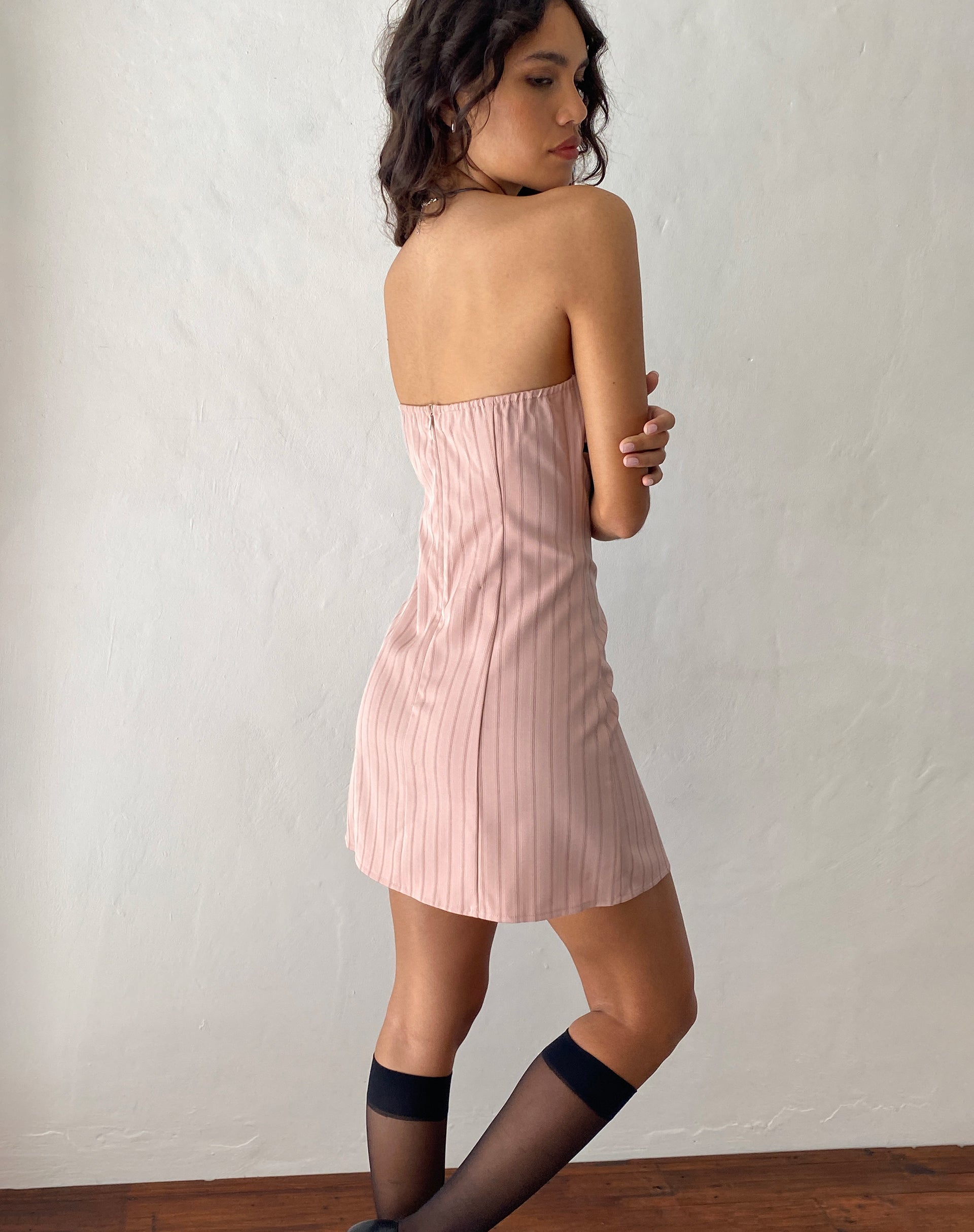 Afbeelding van Merila Bandeau Mini Dress in Pinstripe Blush