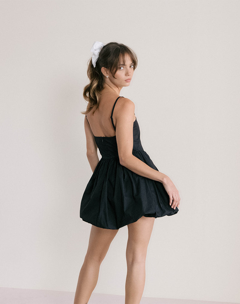 Afbeelding van Micala Pufball Mini Dress in Zwart