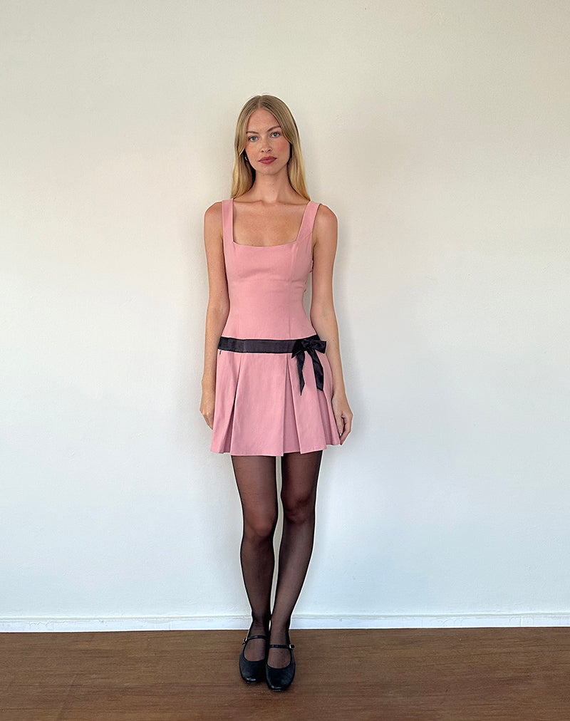 Afbeelding van Michelia Mini Jurk in Roze met Zwarte Strik