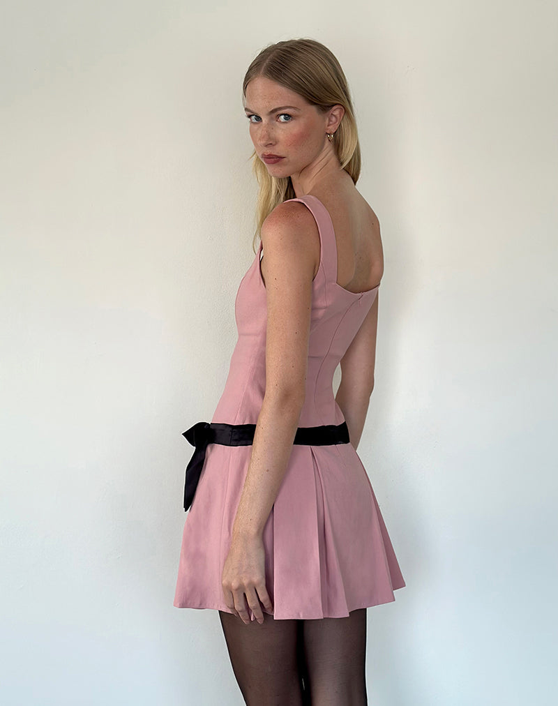 Afbeelding van Michelia Mini Jurk in Roze met Zwarte Strik