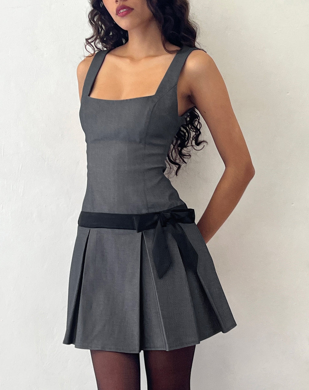 Michelia Geplooide Mini Jurk in Grijs