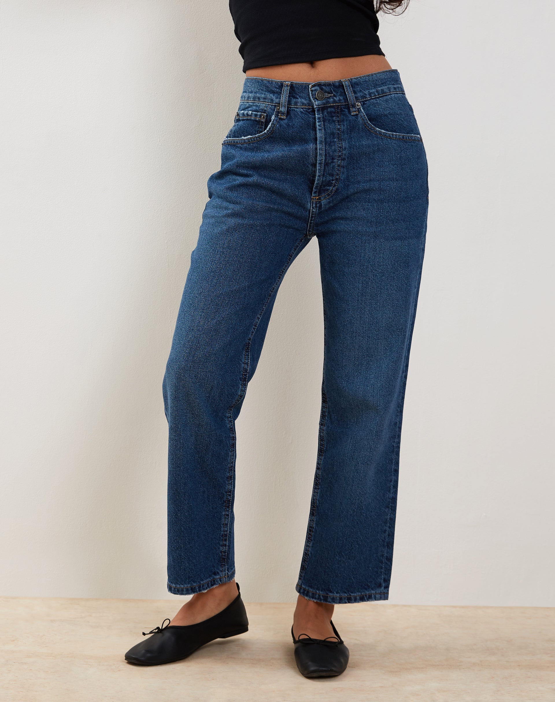 Afbeelding van Mid Rise Straight Leg Jeans in Mid Blue Used Denim
