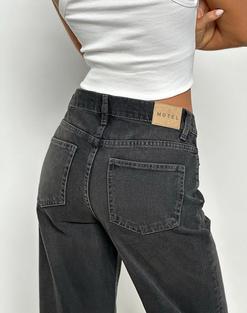 Afbeelding van Mid Rise Turn Up Straight Jeans in Washed Black Grey