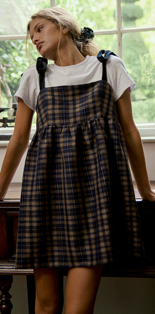 Afbeelding van Mikayla Vierkante Hals Mini Jurk in Navy en Mosterd Ruit
