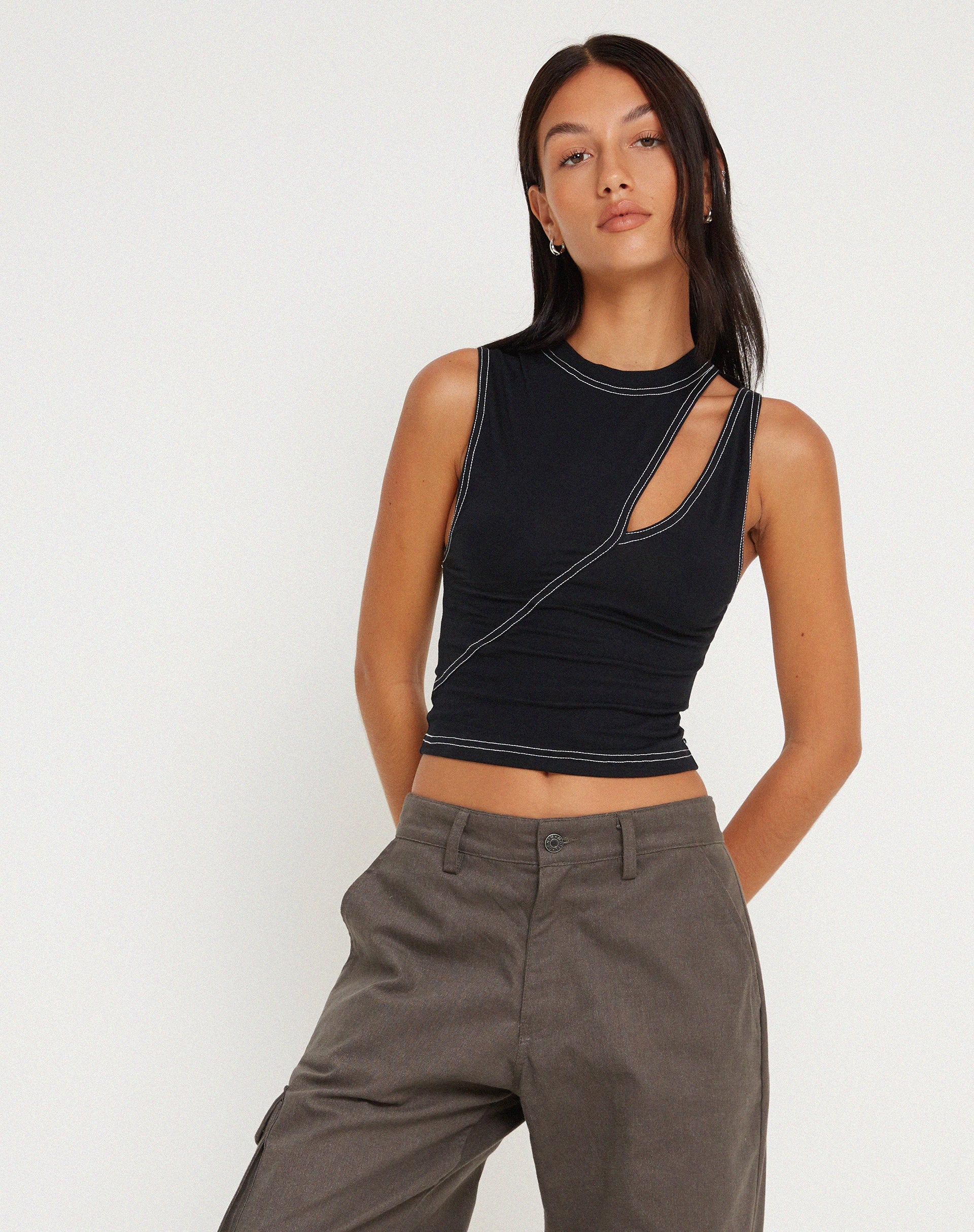 Afbeelding van Min Cutout Crop Top in Zwart