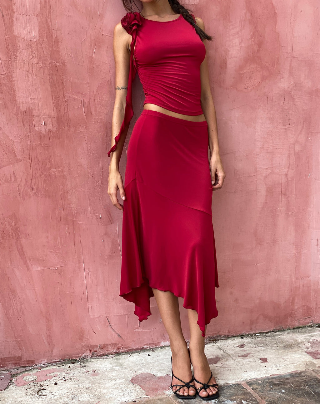 Cinta Low Rise Midi rok in Rood