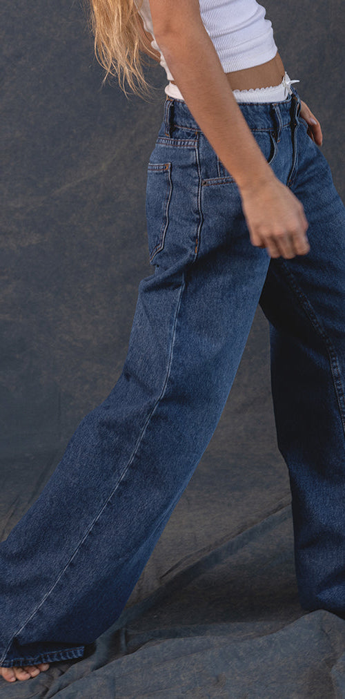 Afbeelding van Roomy Extra Wide Low Rise Jeans in Mid Blue Used