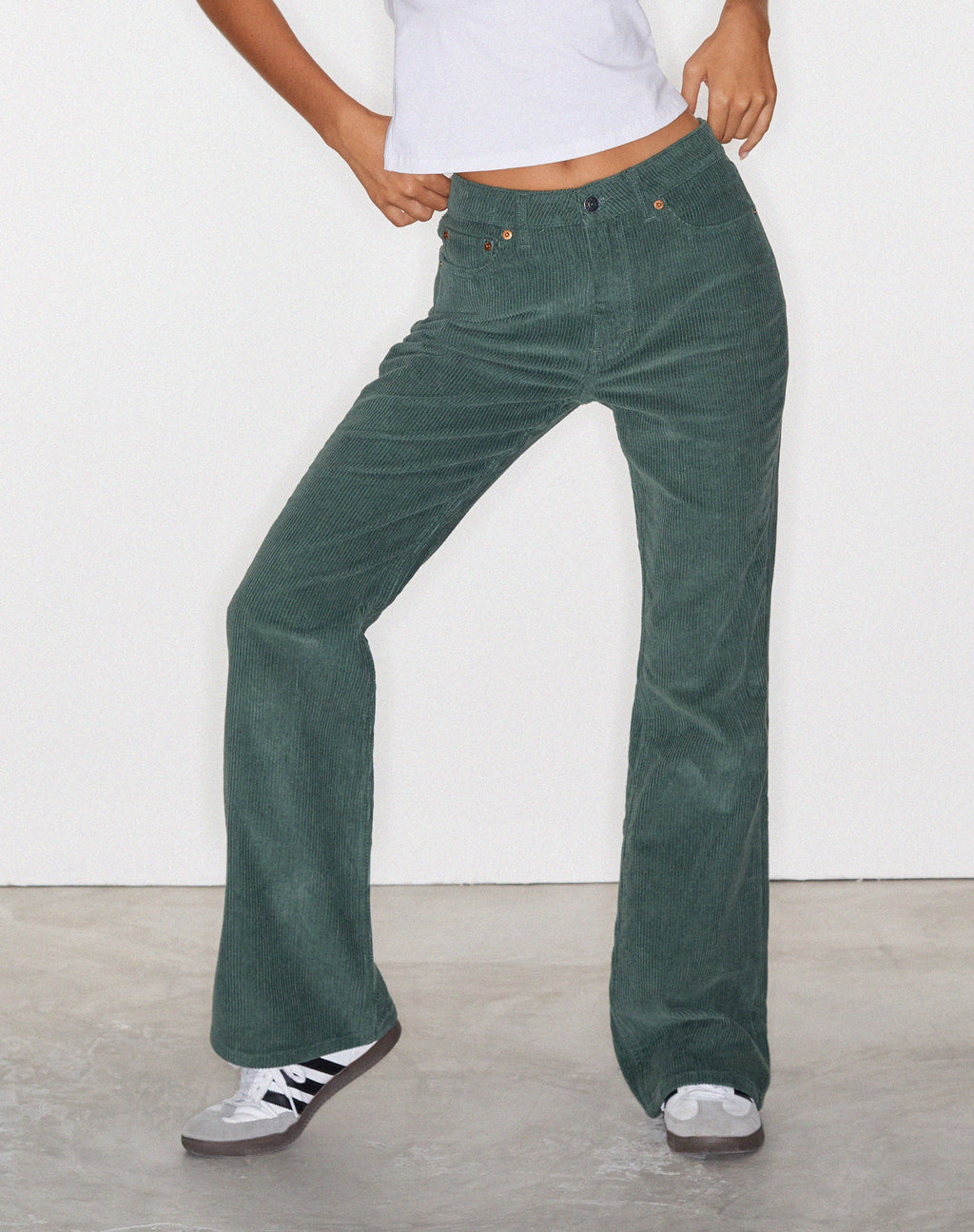 MOTEL X OLIVIA NEILL Bootleg Jeans in Koordgroen